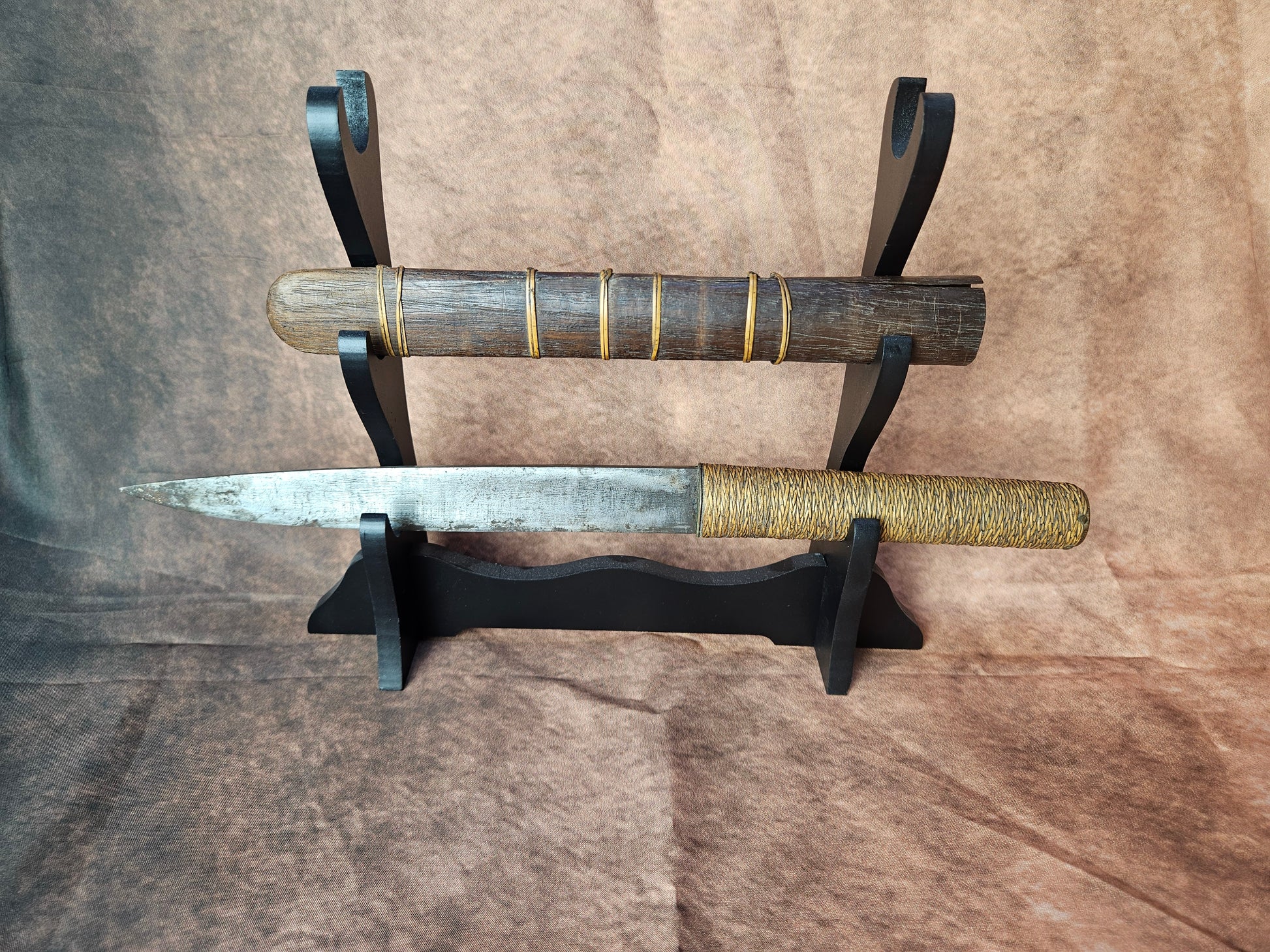 Antieke Afrikaanse Dolk met Gevlochten Heft en Originele Schede