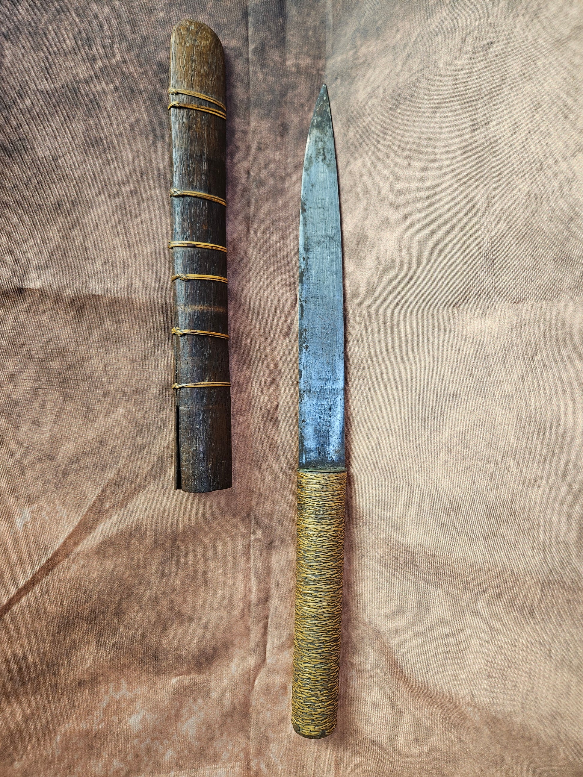 Antieke Afrikaanse Dolk met Gevlochten Heft en Originele Schede