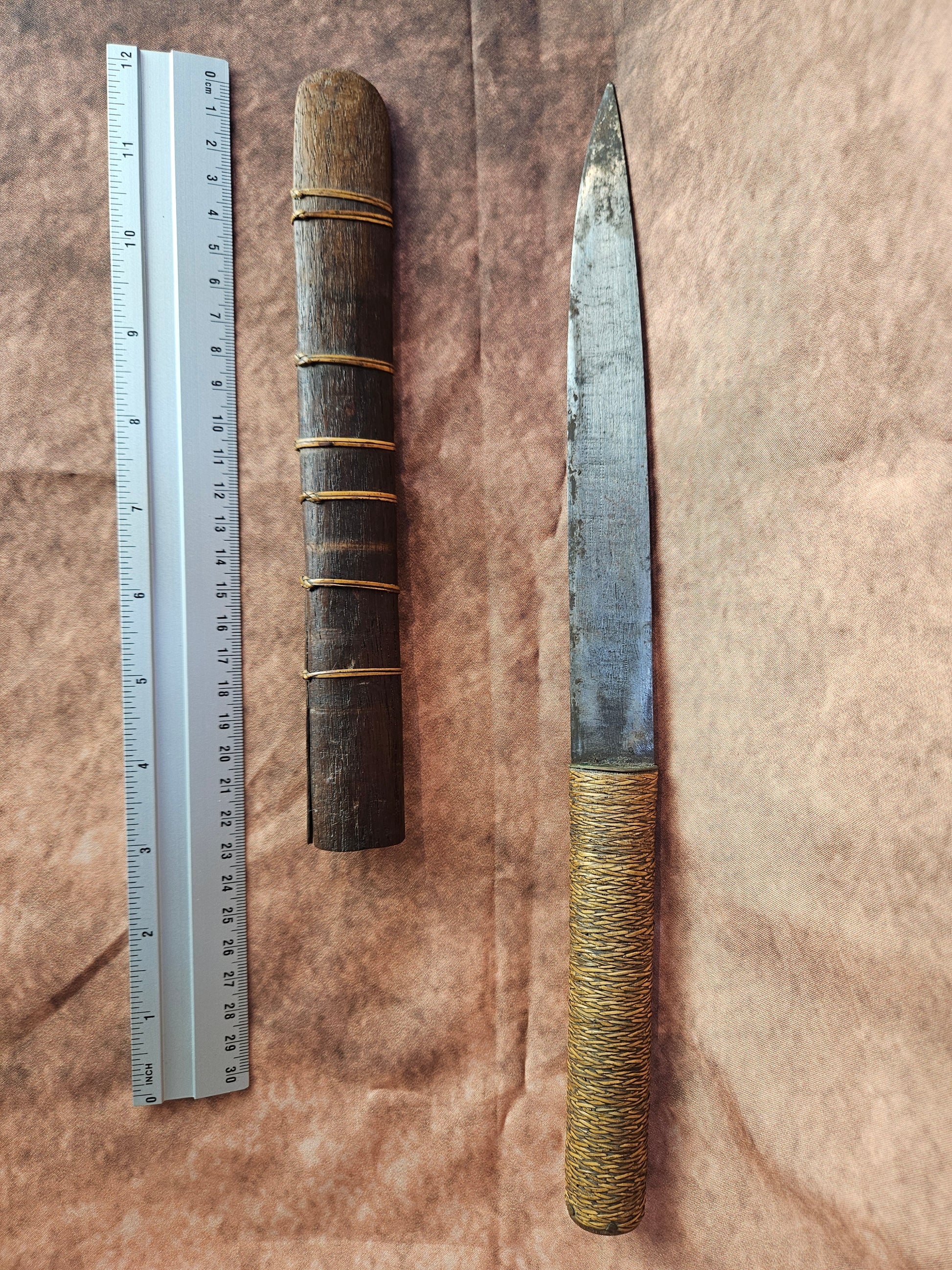 Antieke Afrikaanse Dolk met Gevlochten Heft en Originele Schede