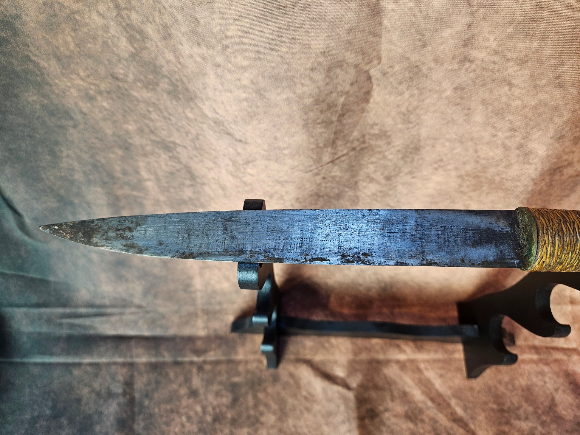 Antieke Afrikaanse Dolk met Gevlochten Heft en Originele Schede