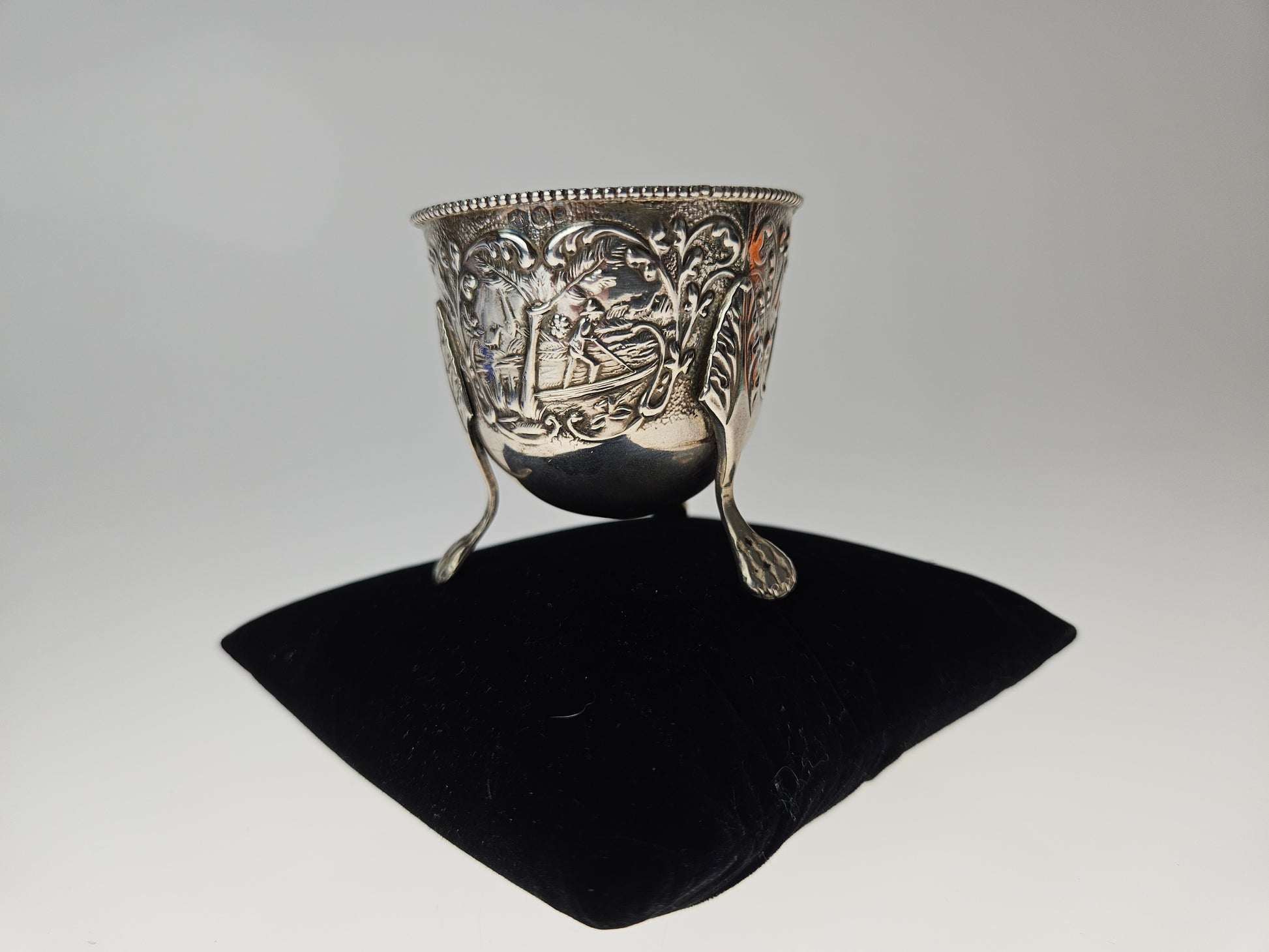 Antiek Zilveren Zoutvaatje met Kobaltblauw Glas - Ornate Driepoot