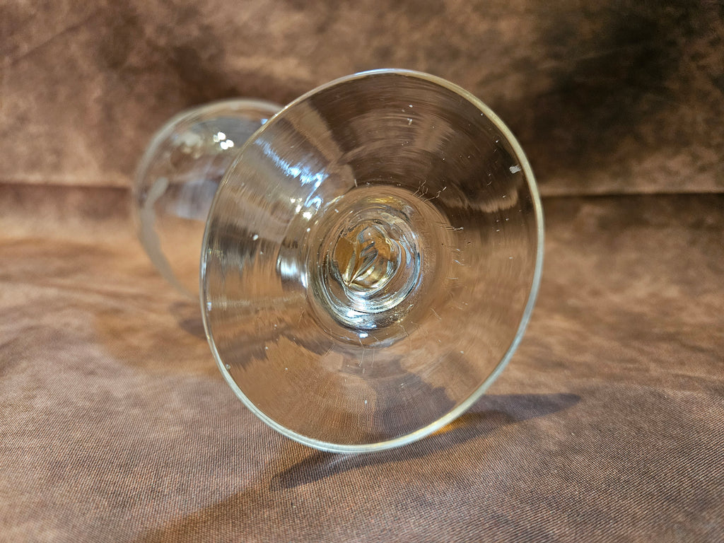 Antiek 18e-eeuws wijnglas – gegraveerd – ca. 11,3 cm hoog