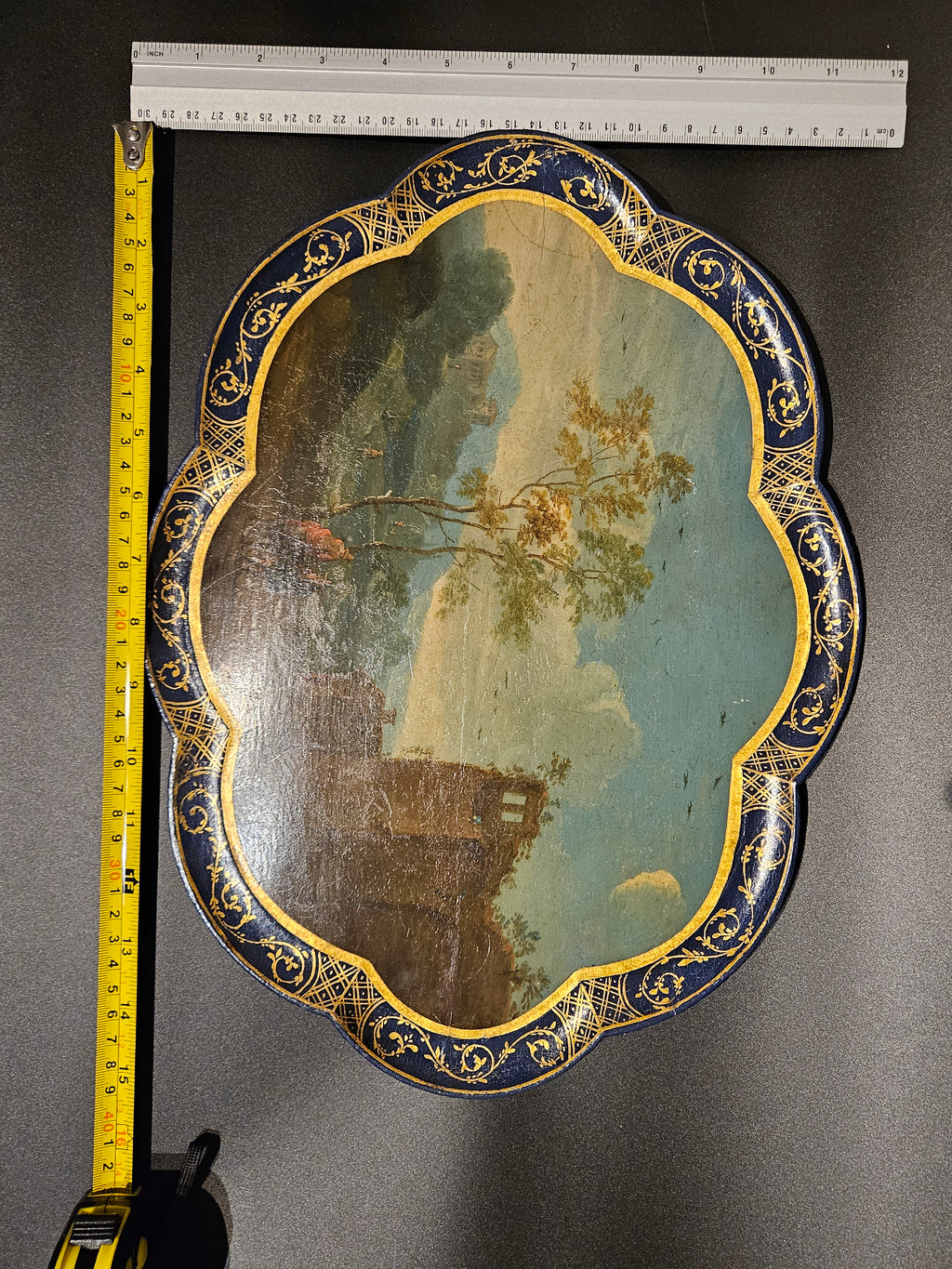 18e-eeuws Lakwerk Dienblad | Handgeschilderd Landschap | Geschulpte Rand