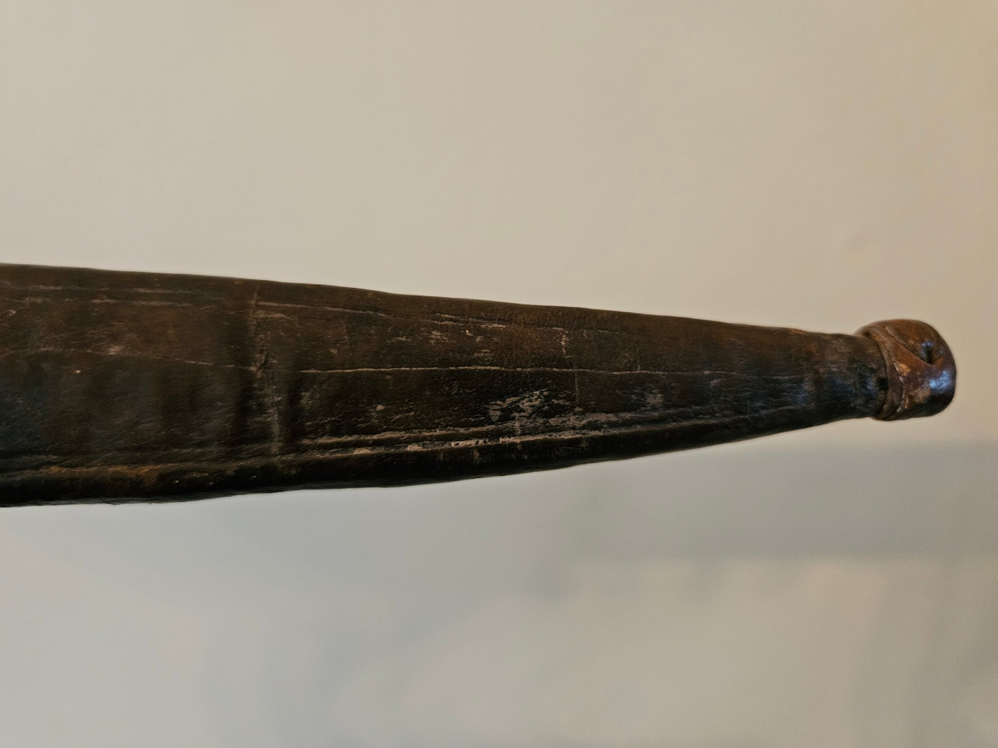 Antieke Afrikaanse Dolk met Lederen Schede | Authentiek 19e/20e-eeuws