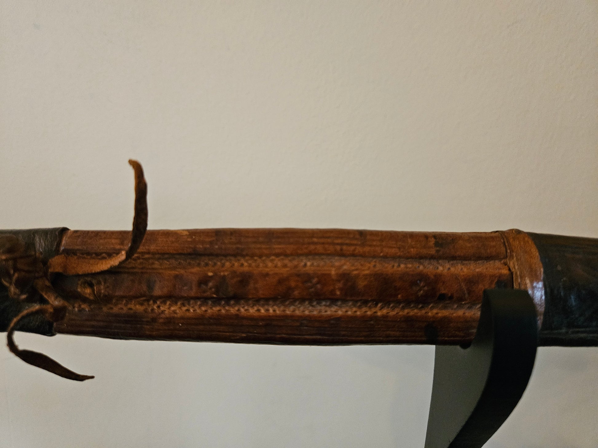 Antieke Afrikaanse Dolk met Lederen Schede | Authentiek 19e/20e-eeuws