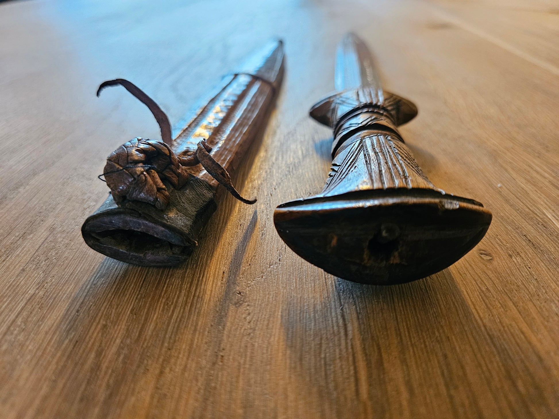 Antieke Afrikaanse Dolk met Lederen Schede | Authentiek 19e/20e-eeuws