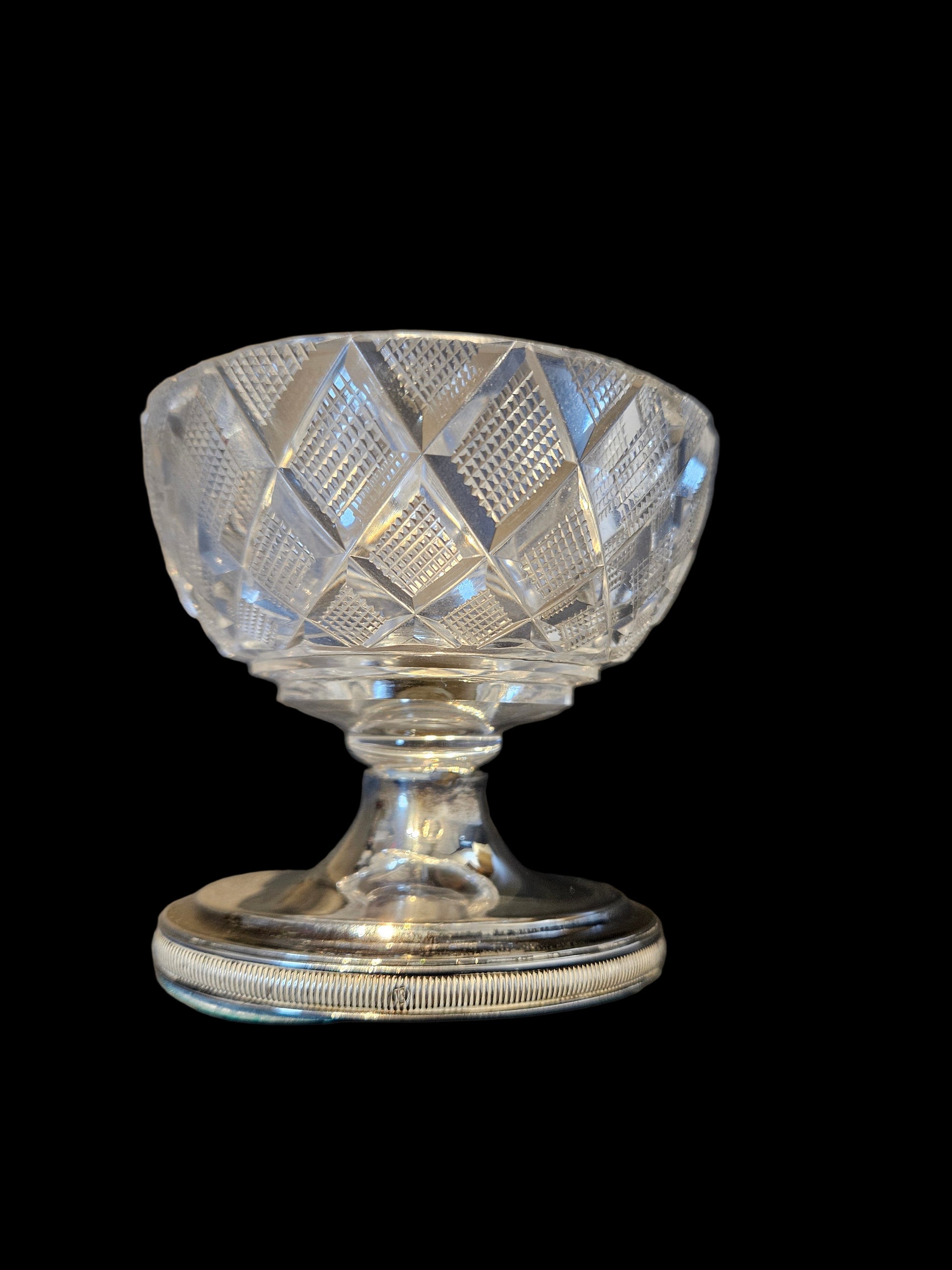 Kristallen schaaltje op zilveren voet