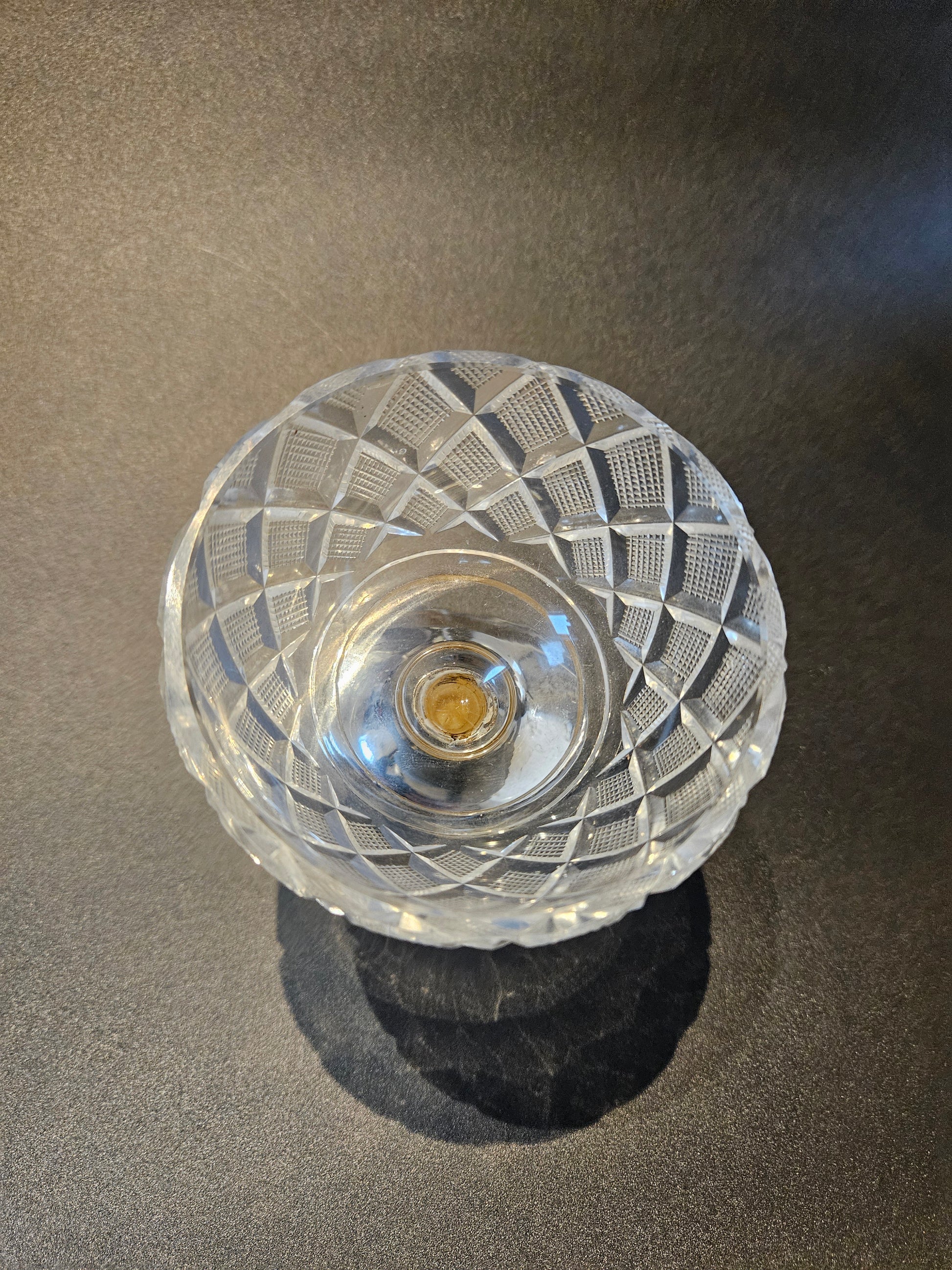 Kristallen schaaltje op zilveren voet