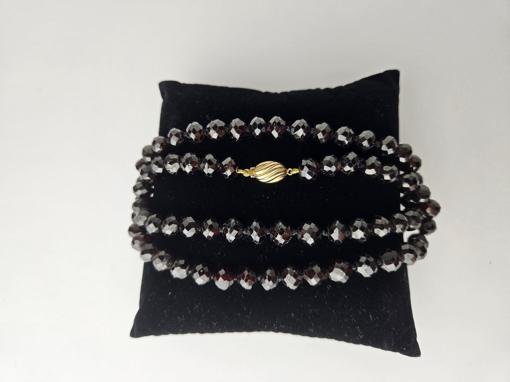 Antieke granaten ketting met 14 karaats gouden bolslot