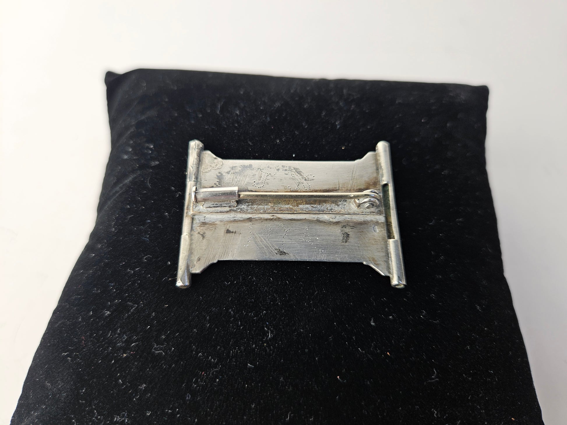 Antieke Broche van Zilveren Bijbelslot