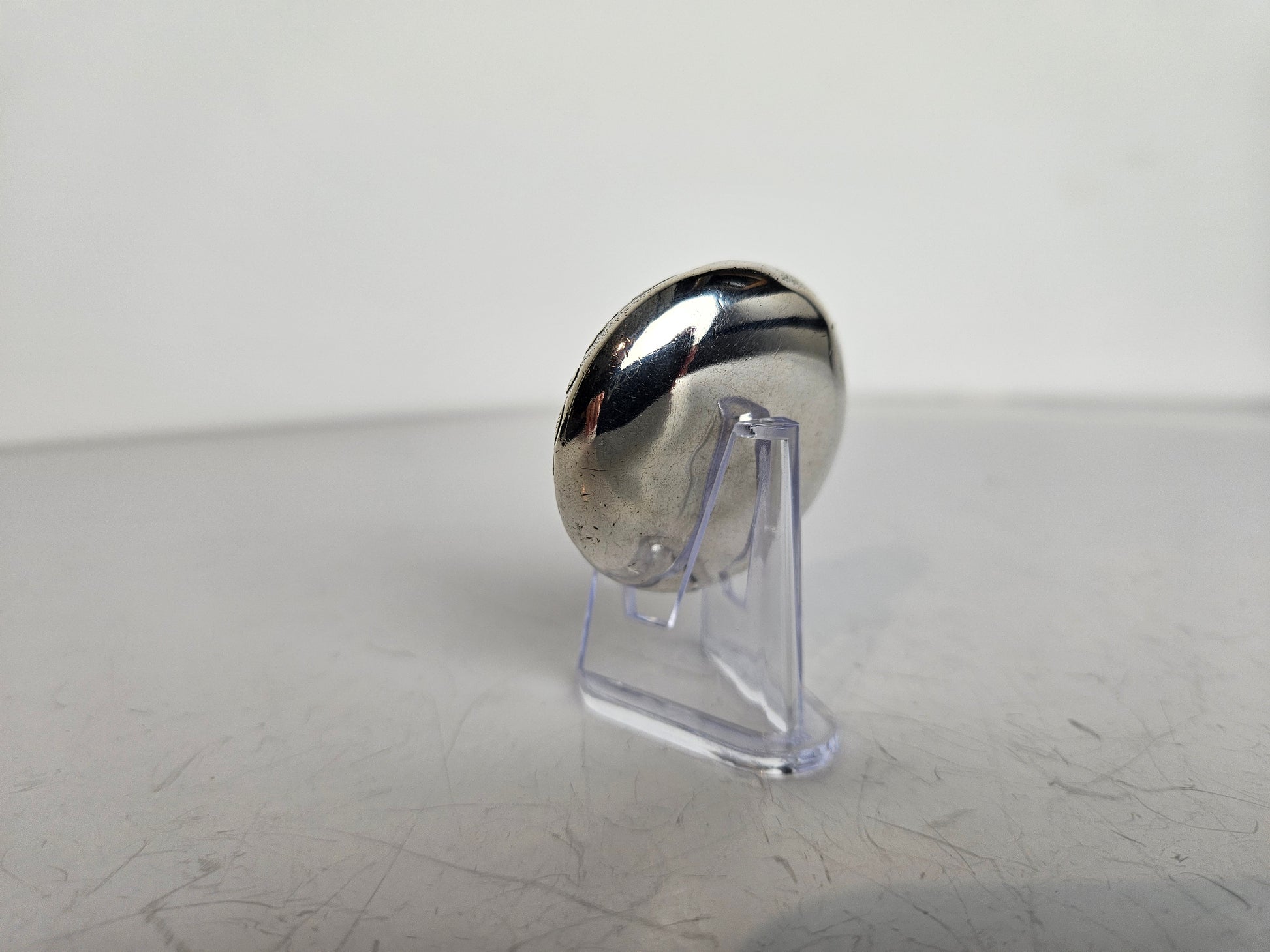 Antiek zilveren doosje met huwelijksvoorstelling