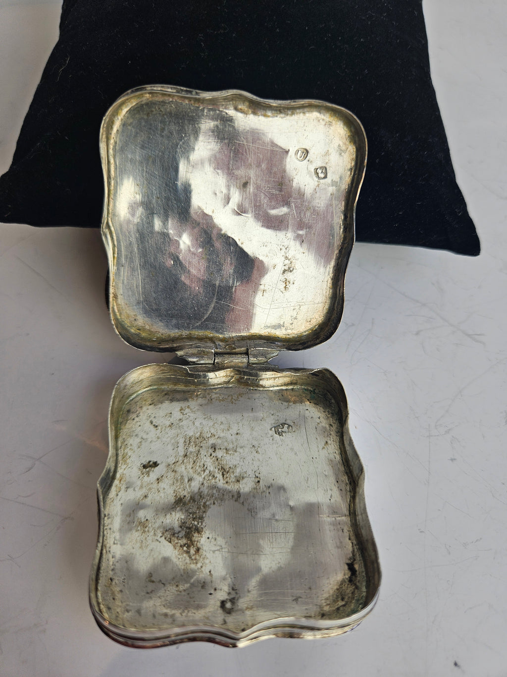 Antieke Zilveren Pepermuntdoosje | Rijk Gegraveerd Rococo of Biedermeier Decor