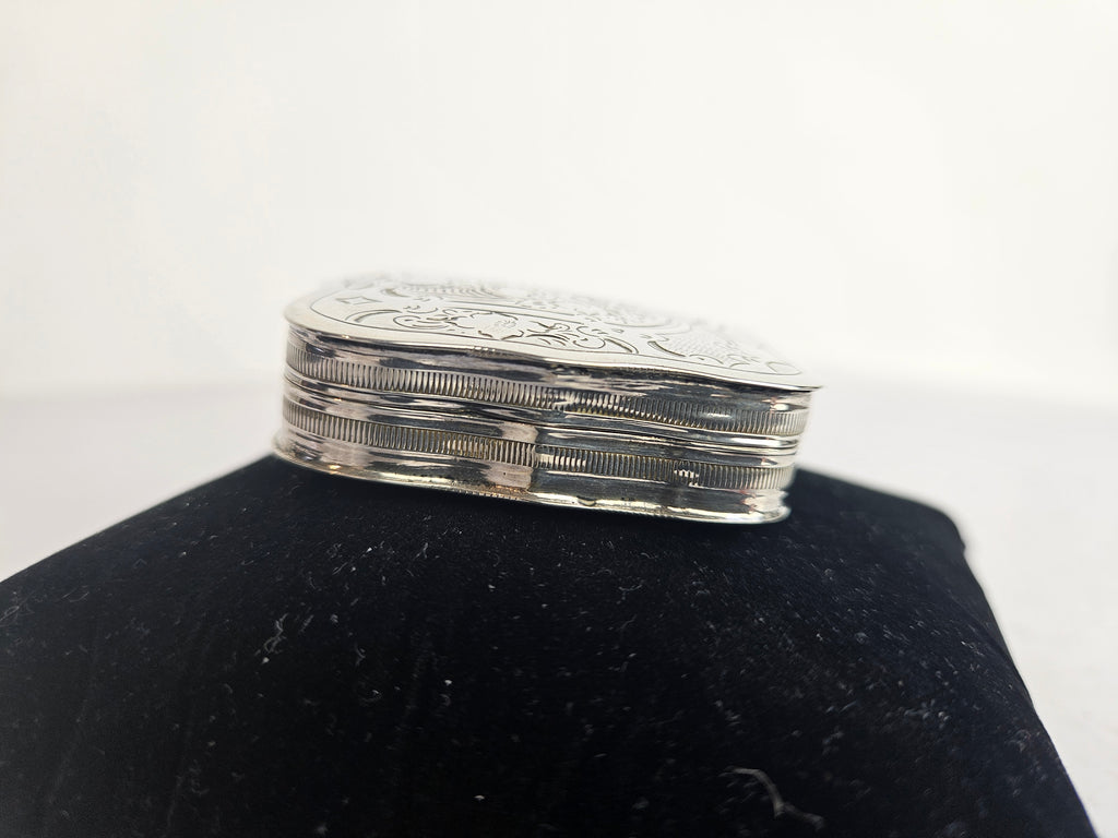 Antieke Zilveren Pepermuntdoosje | Rijk Gegraveerd Rococo of Biedermeier Decor