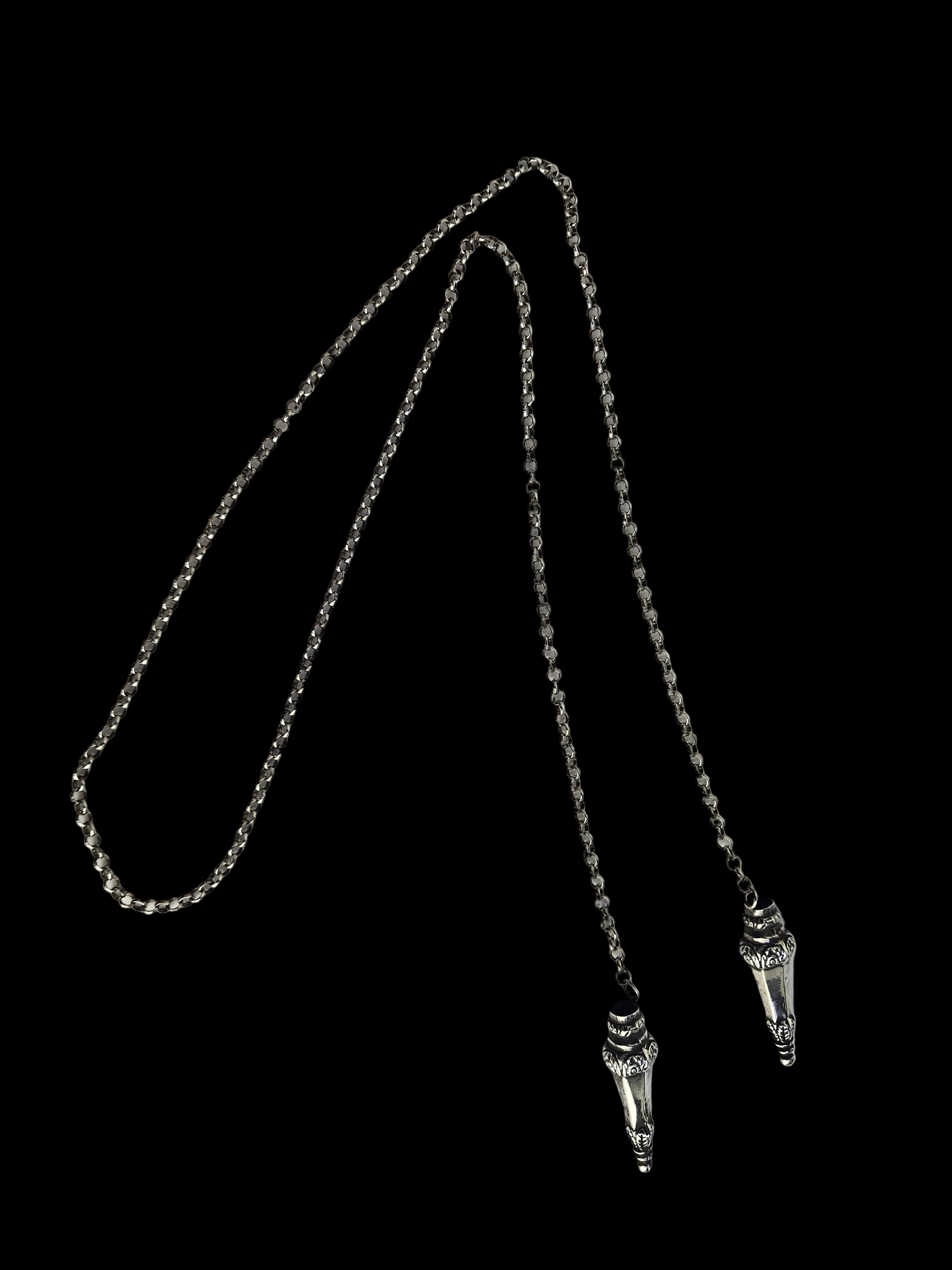 Antieke Zilveren Breipenbeschermers aan Sierlijke Jasseronketting