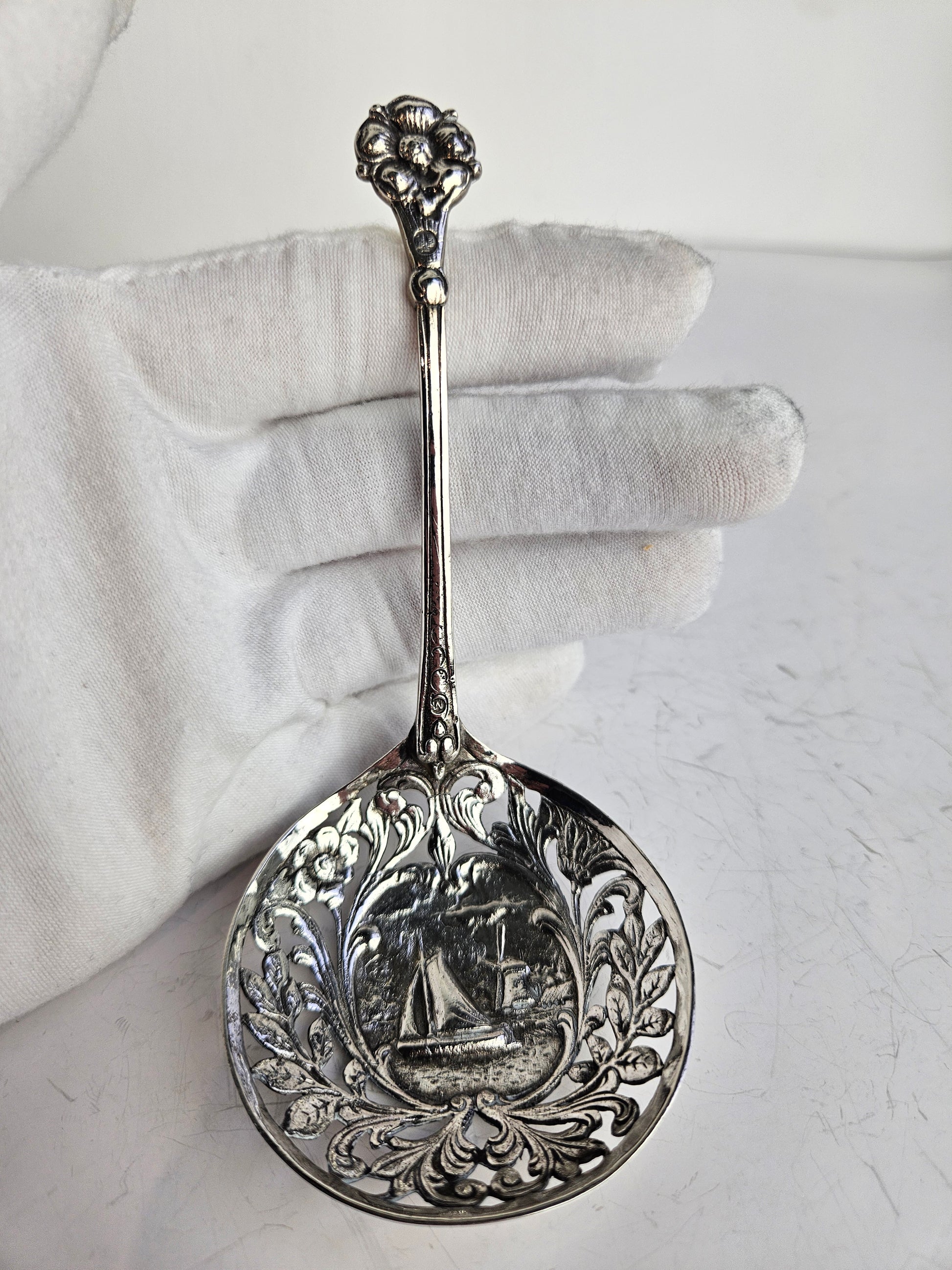 Decoratieve Antieke Zilveren Natfruitschep – Oud-Hollands Decor