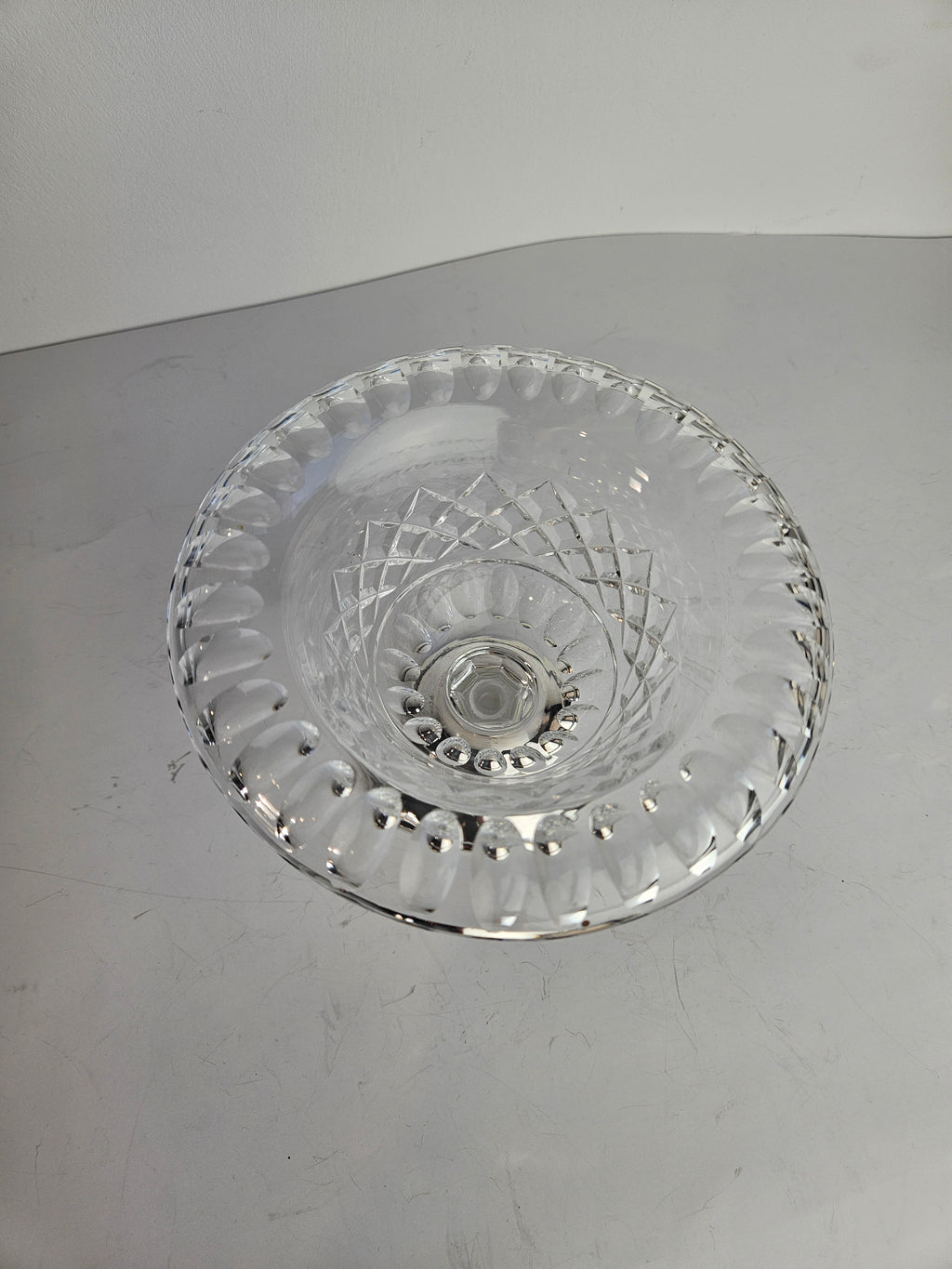 Antieke zilveren voet met kristallen schaal