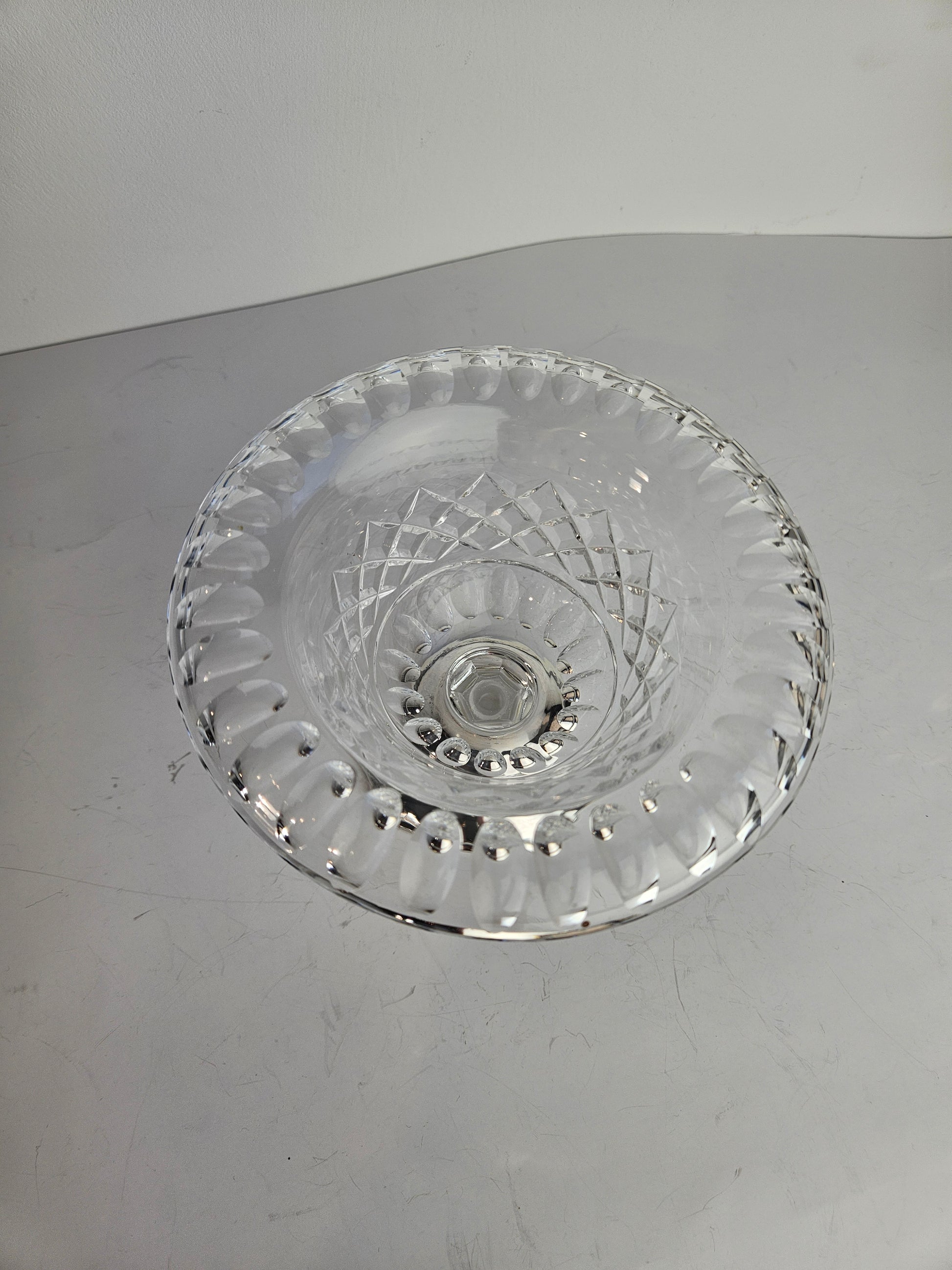 Antieke zilveren voet met kristallen schaal