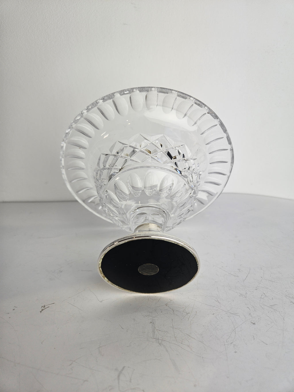 Antieke zilveren voet met kristallen schaal