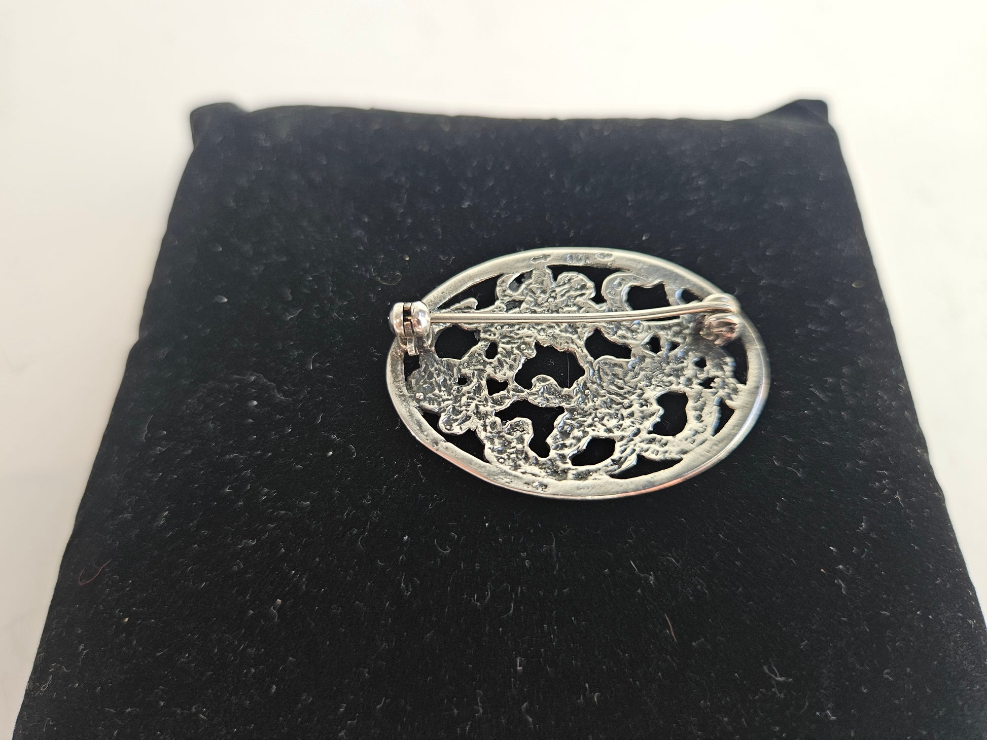 Vintage Zilveren Opengewerkte Broche met Bloemmotief