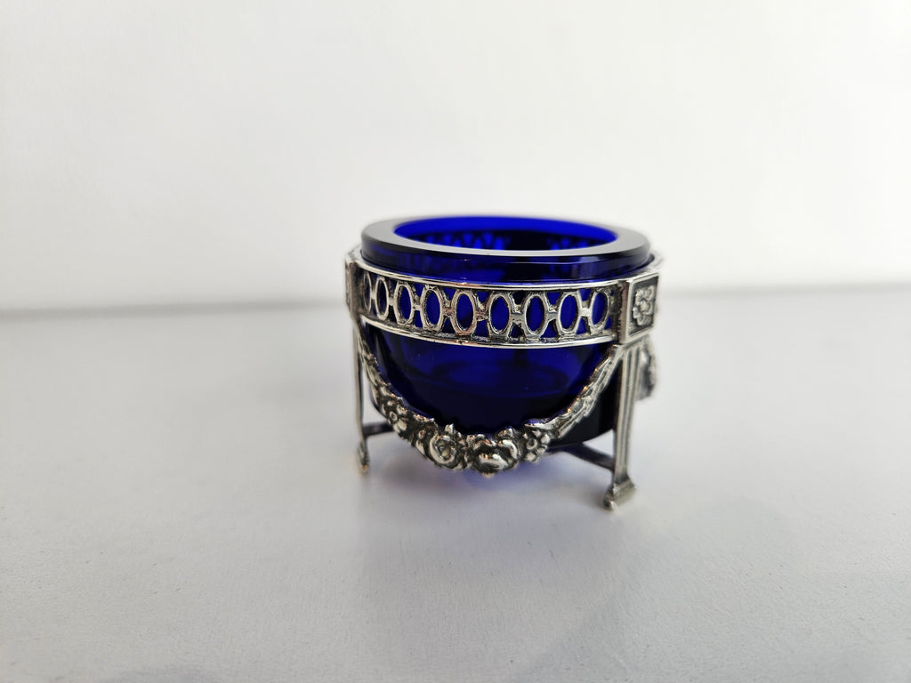 Zilveren zoutvaatje met blauw glazen inzet – BW van Eldik, Zutphen (1917–1950)