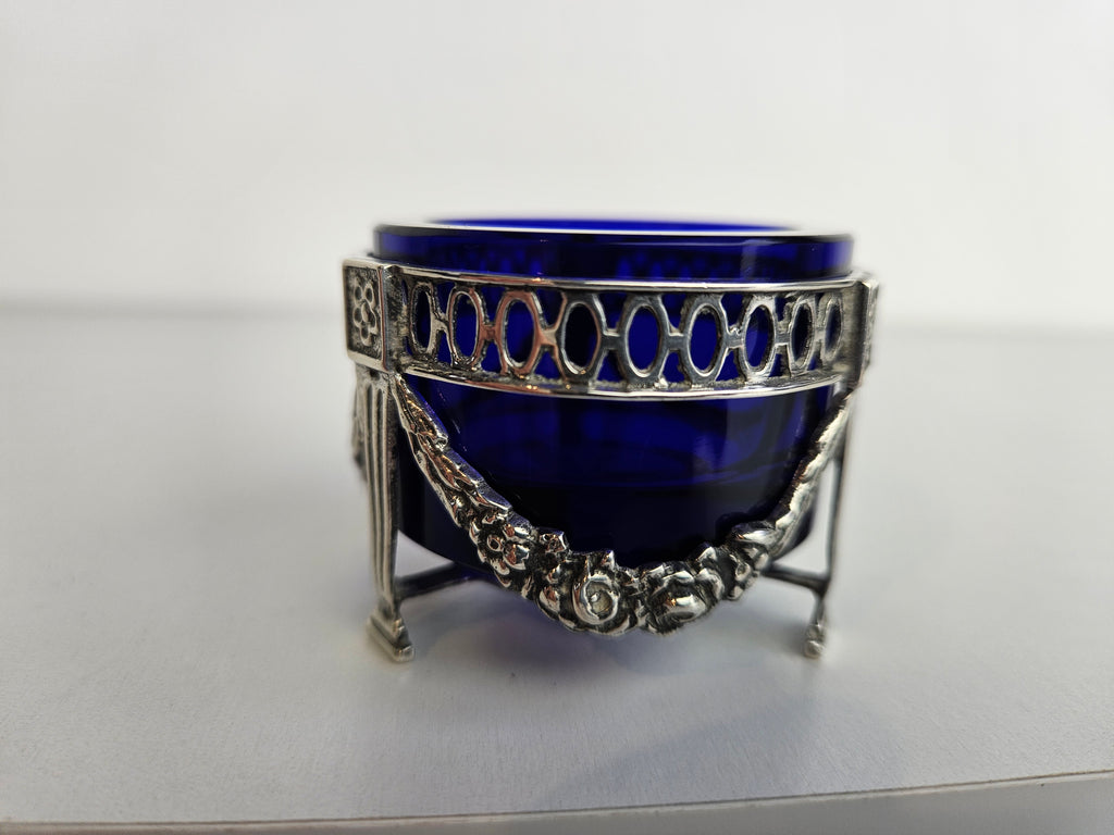 Zilveren zoutvaatje met blauw glazen inzet – BW van Eldik, Zutphen (1917–1950)