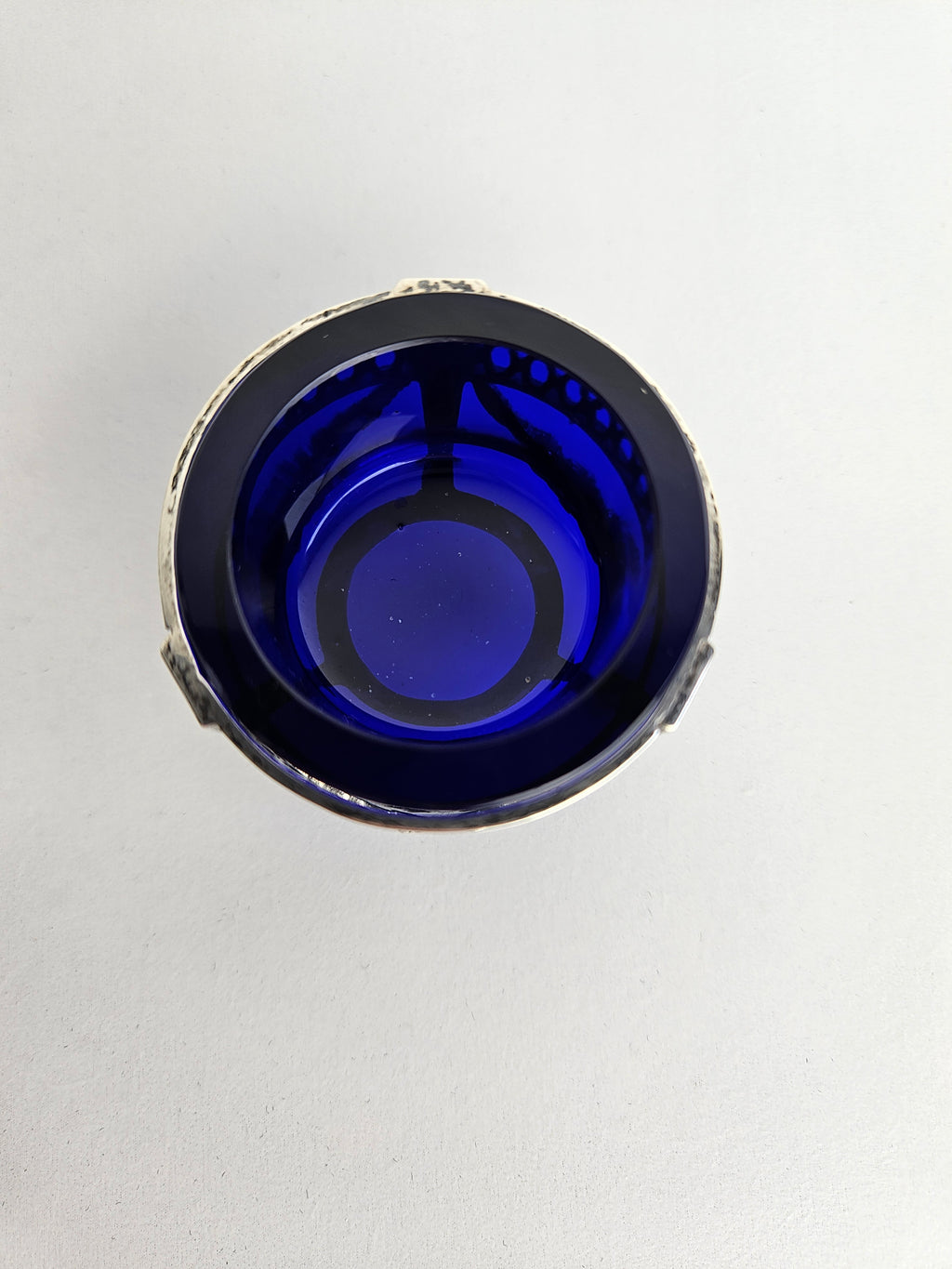 Zilveren zoutvaatje met blauw glazen inzet – BW van Eldik, Zutphen (1917–1950)