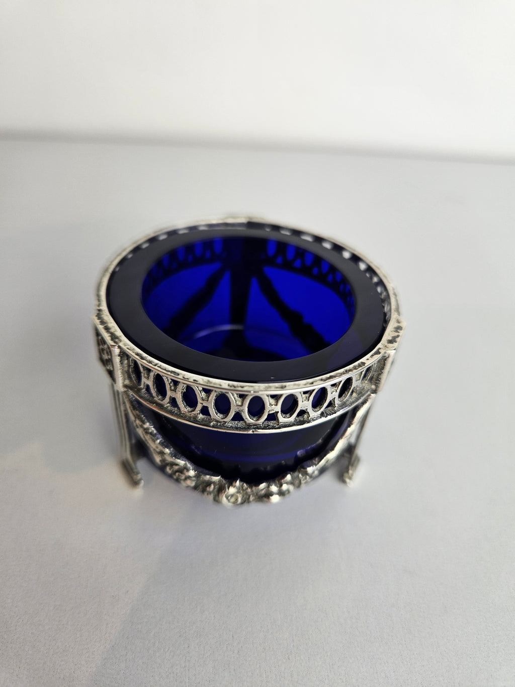 Zilveren zoutvaatje met blauw glazen inzet – BW van Eldik, Zutphen (1917–1950)