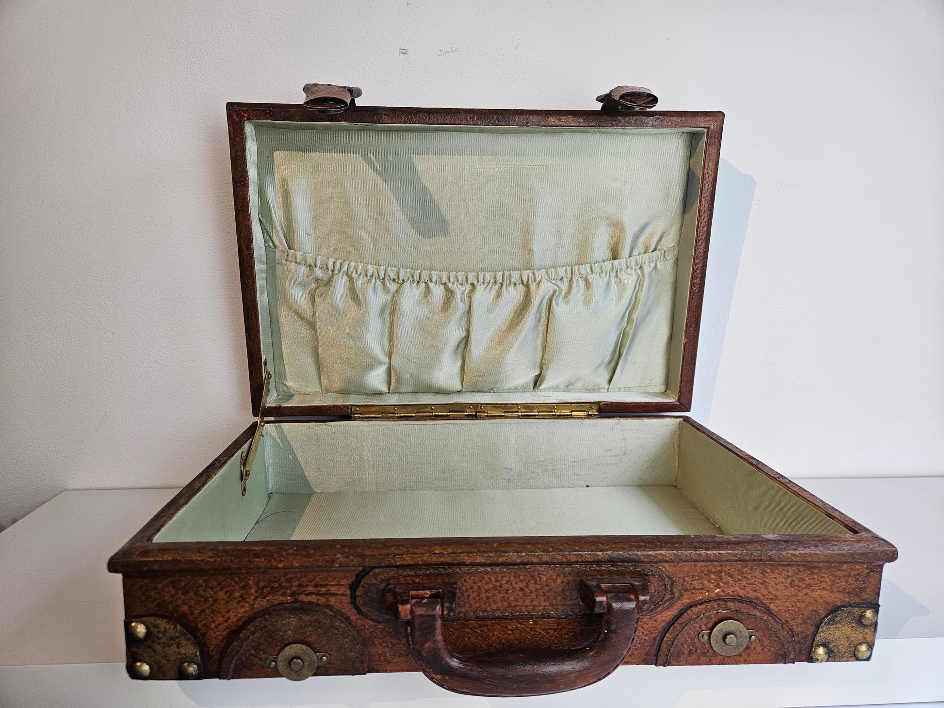 Vintage houten koffertje – decoratief en karaktervol – 36 cm