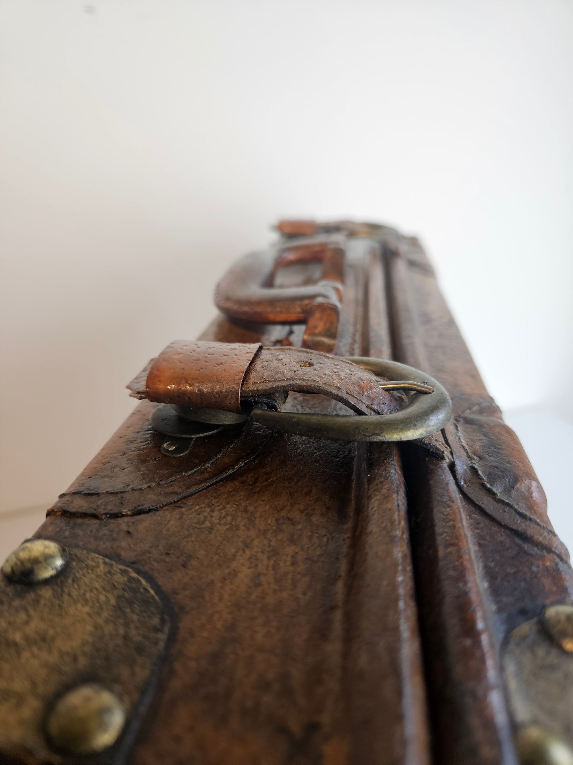 Vintage houten koffertje – decoratief en karaktervol – 36 cm