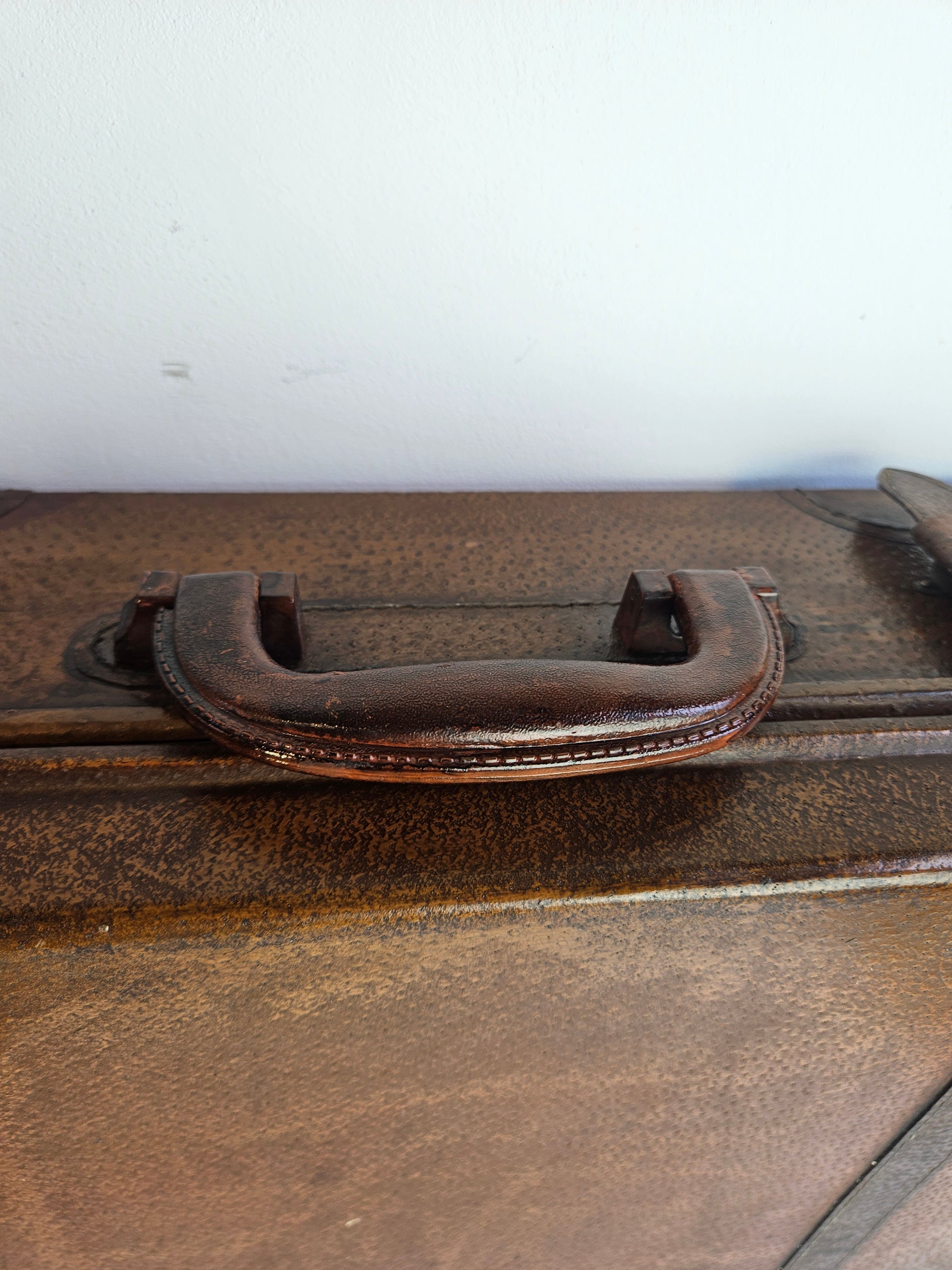 Vintage houten koffertje – decoratief en karaktervol – 44 cm