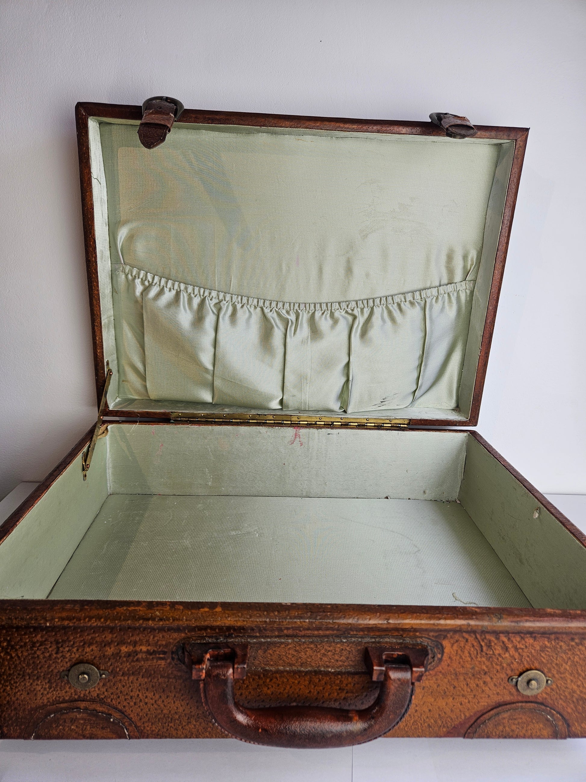 Vintage houten koffertje – decoratief en karaktervol – 44 cm