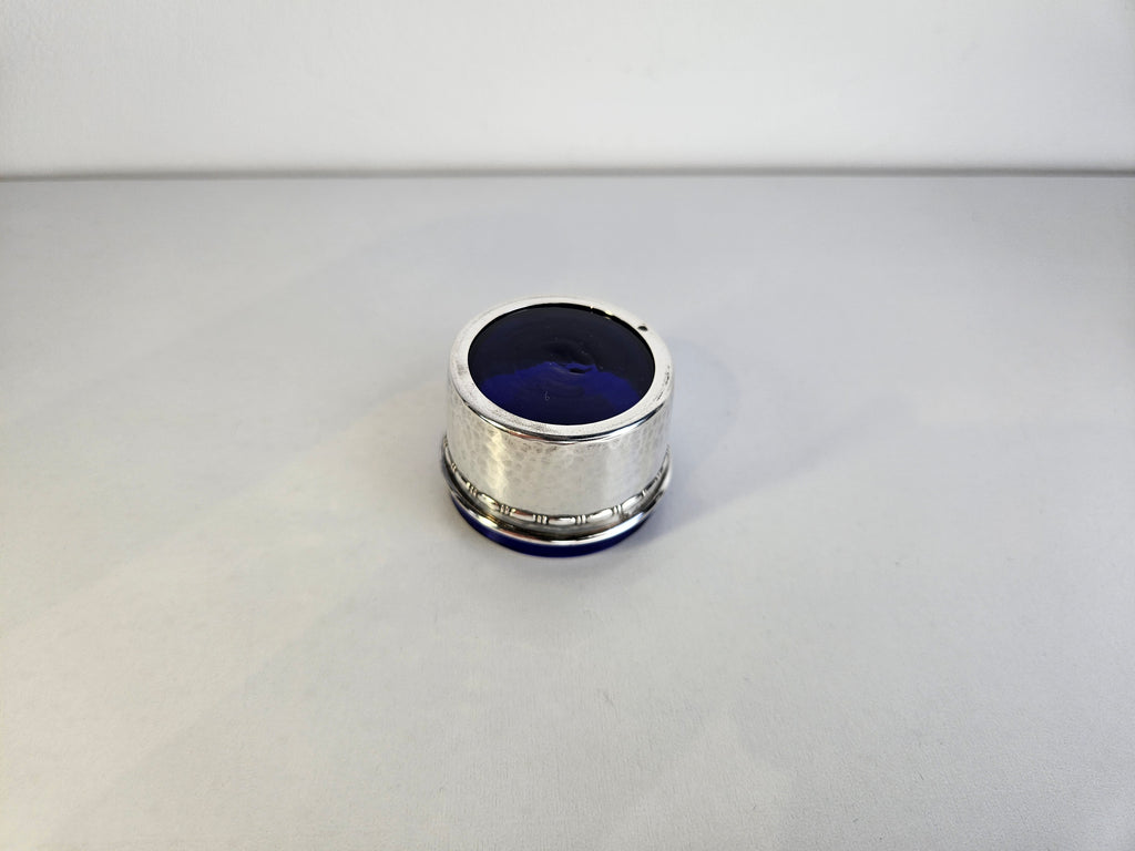 Antiek zilveren zoutvaatje met blauw glazen inzet - ⌀ 4,2 cm