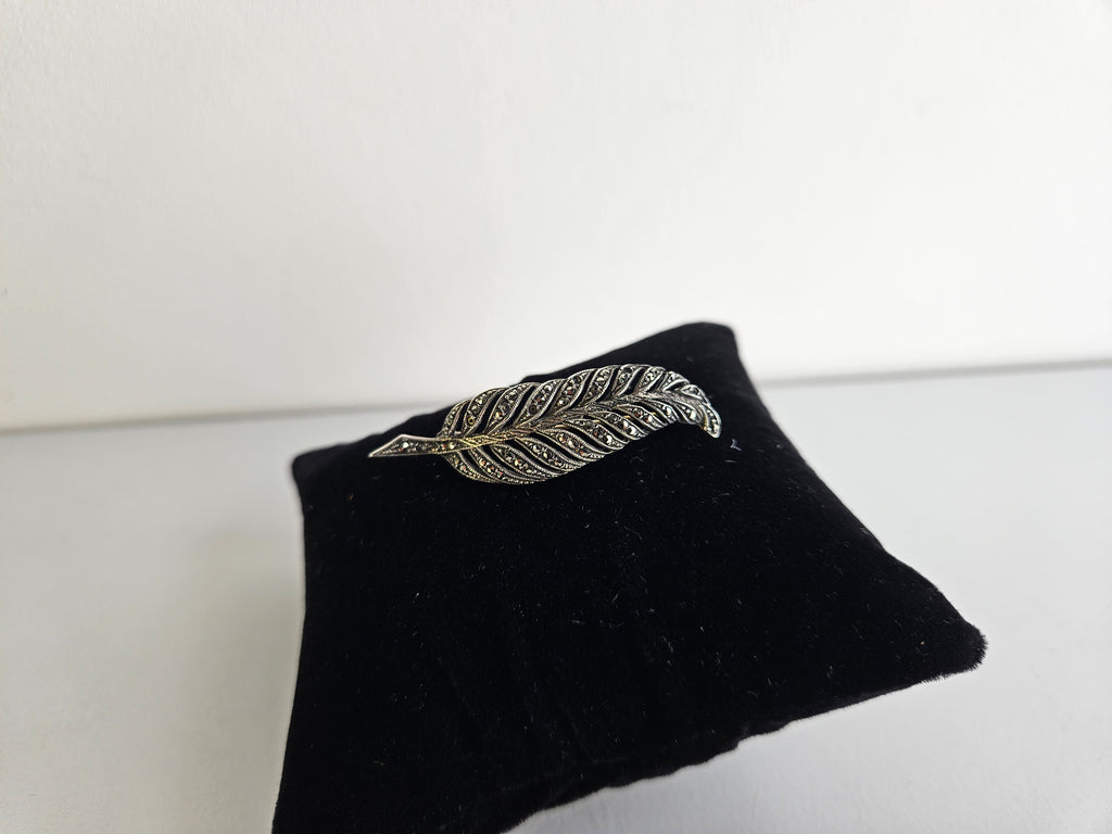 Vintage Zilveren Veer Broche met Steentjes