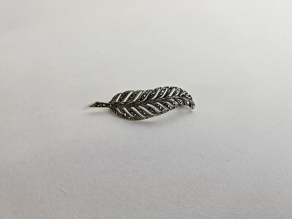 Vintage Zilveren Veer Broche met Steentjes