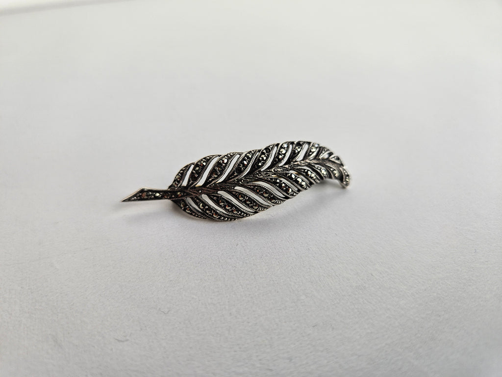 Vintage Zilveren Veer Broche met Steentjes