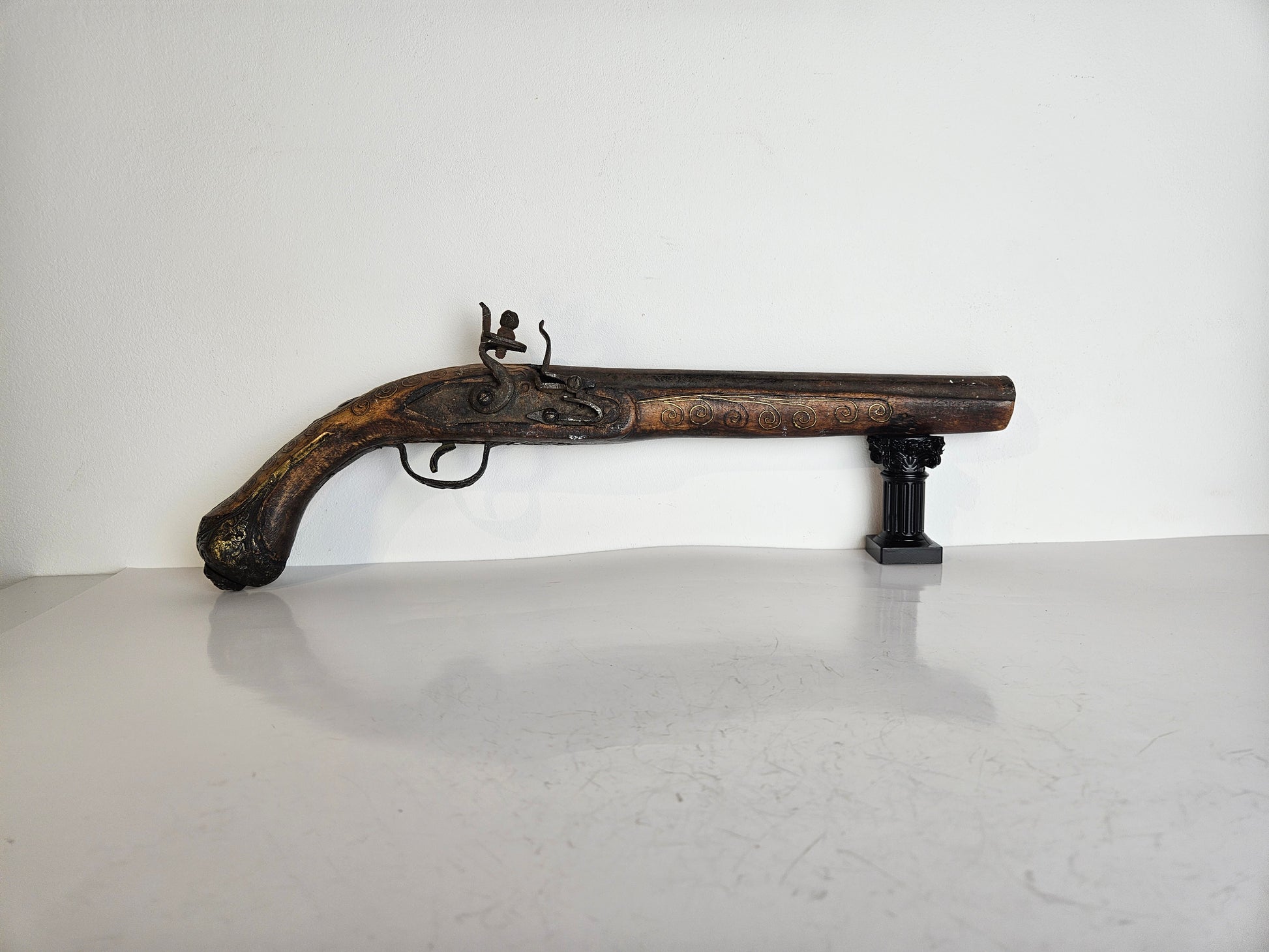 Ottomaans stijl vuursteenpistool met metalen inleg - Handgemaakt - circa 18e eeuw