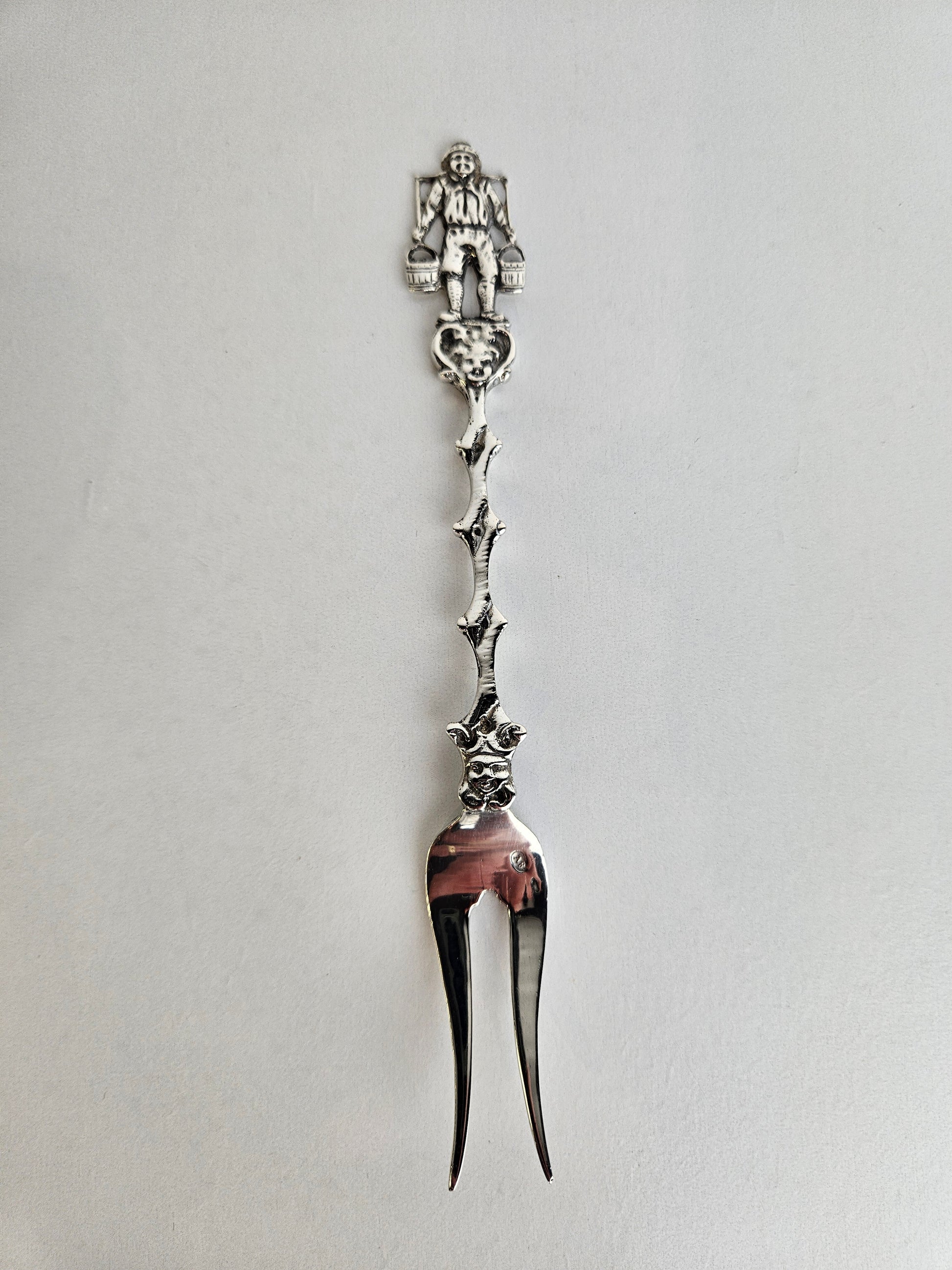Antieke Zilveren Serveervork ‘Waterdrager’ – Nederlands Zilver (1906-1953) – 20 Gram
