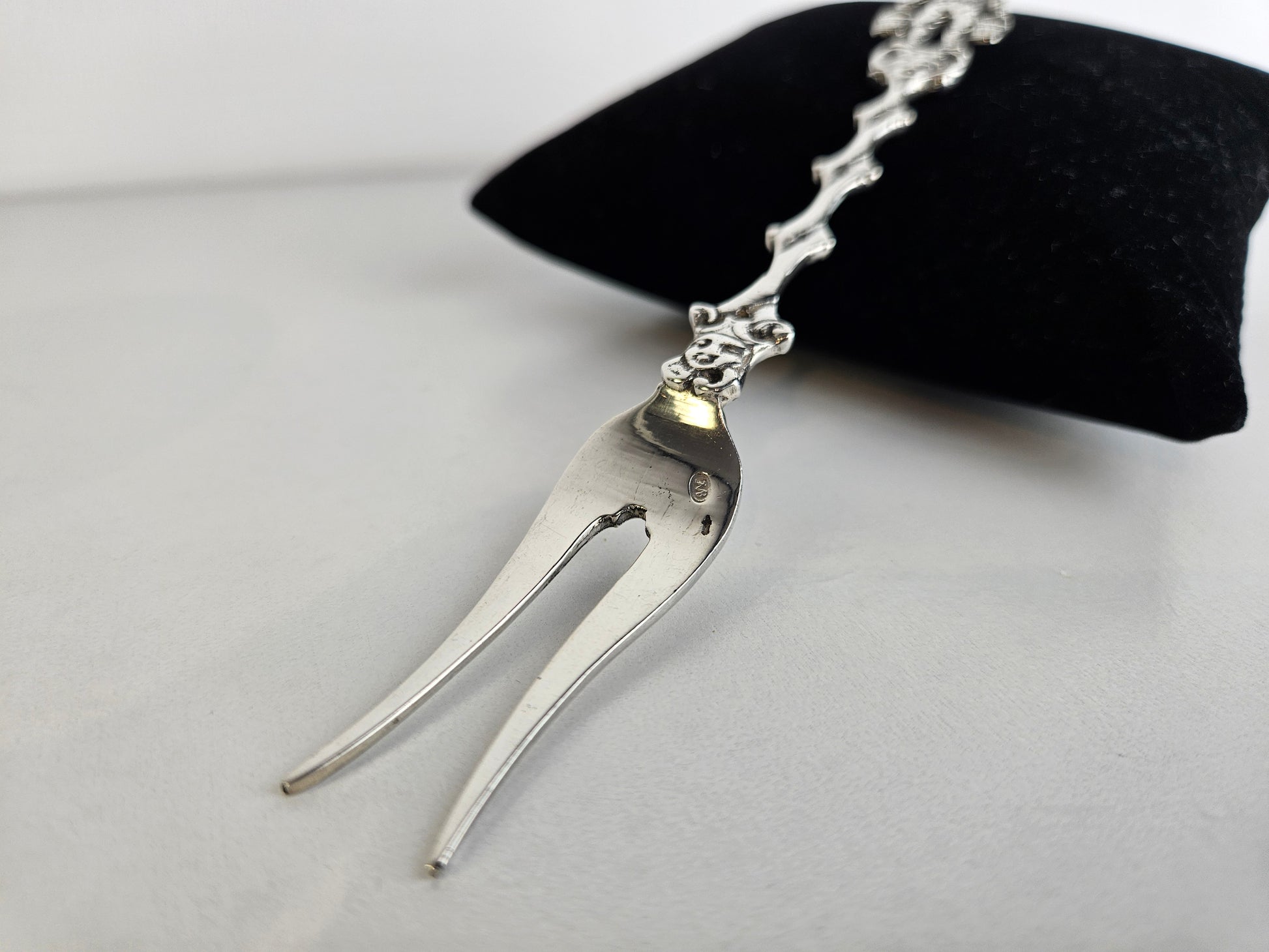 Antieke Zilveren Serveervork ‘Waterdrager’ – Nederlands Zilver (1906-1953) – 20 Gram