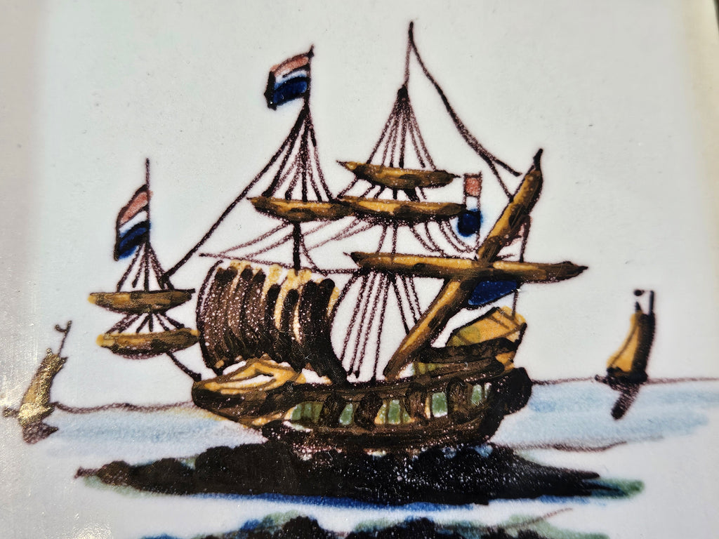 Vintage Wandtegel in 18e-eeuwse Stijl – Hollands Oorlogsschip in Volle Zeilen
