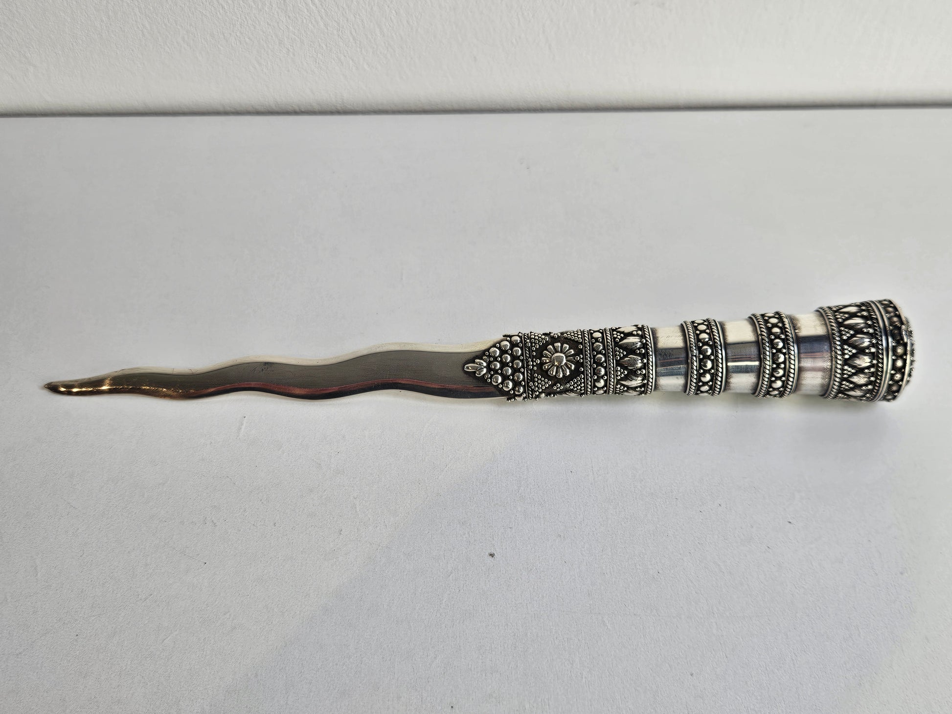 Oosterse Zilveren Briefopener en Schrijfinstrument – Filigrain Zilverwerk met Amethistkleurige Steen