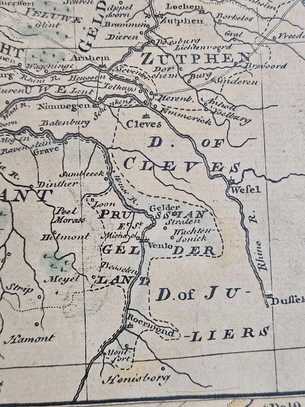 Zeldzame Antieke Kaart Nederland (1748) – Emanuel Bowen – Gebaseerd op Le Rouge & Astronomische Waarnemingen