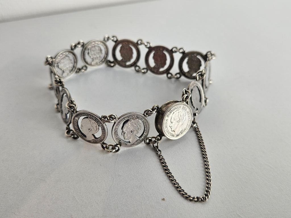 Stil Verzet Armband met Uitgesneden Wilhelmina 10 Cent Munten (1938–1941) – Historische Sieraden
