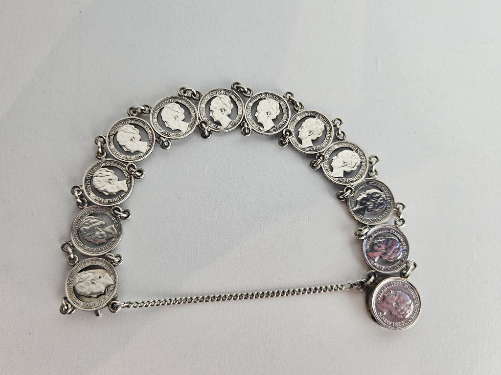 Stil Verzet Armband met Uitgesneden Wilhelmina 10 Cent Munten (1938–1941) – Historische Sieraden