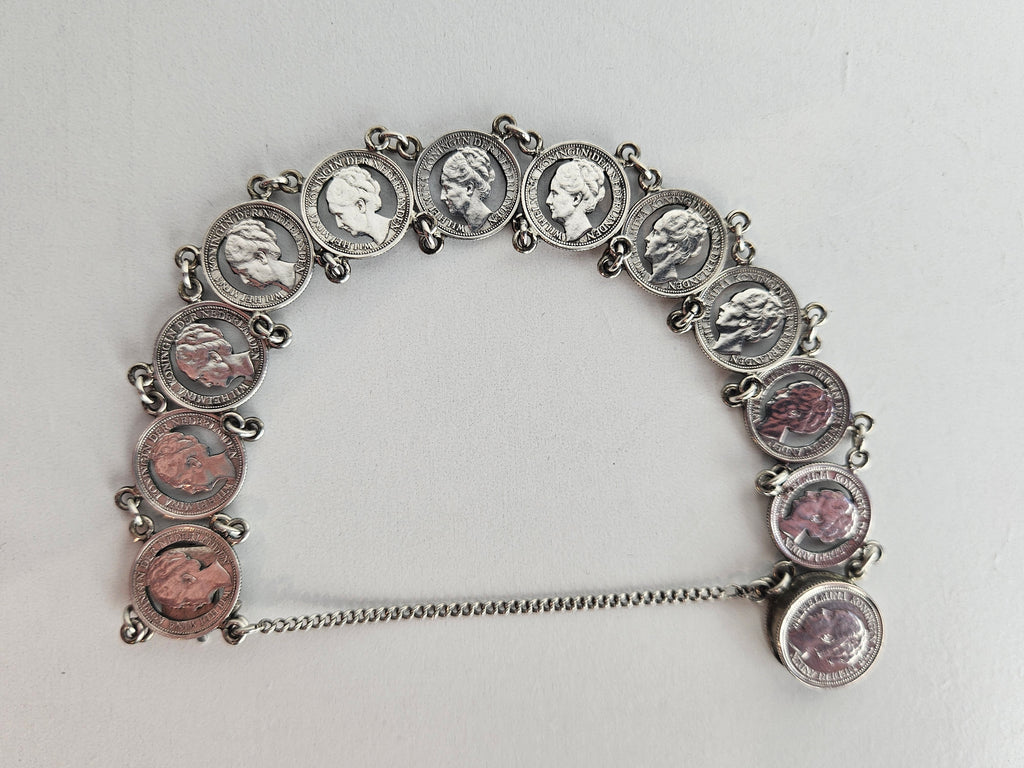 Stil Verzet Armband met Uitgesneden Wilhelmina 10 Cent Munten (1938–1941) – Historische Sieraden