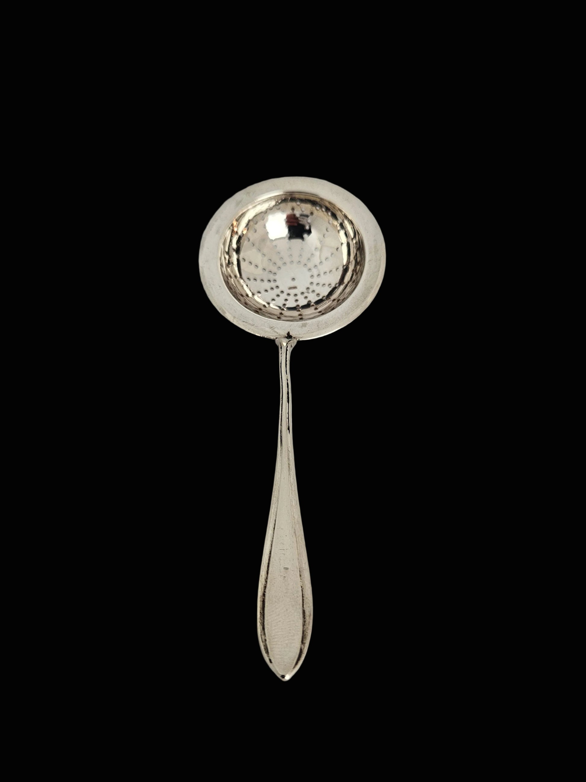 Antieke Zilveren Theezeef – Elegant Handmodel – 13 cm – ca. 20e eeuw