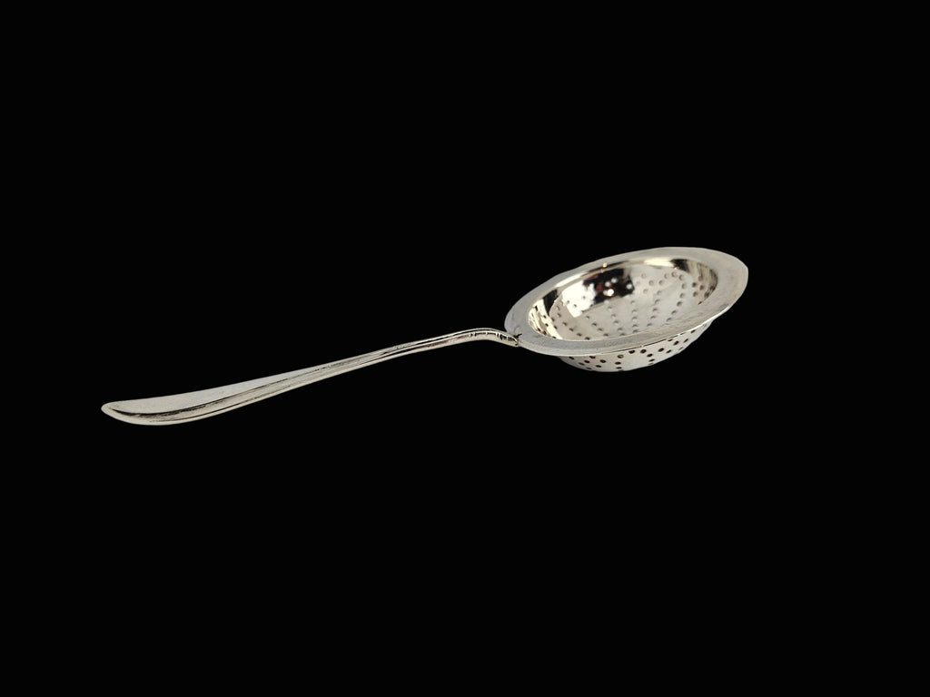 Antieke Zilveren Theezeef – Elegant Handmodel – 13 cm – ca. 20e eeuw