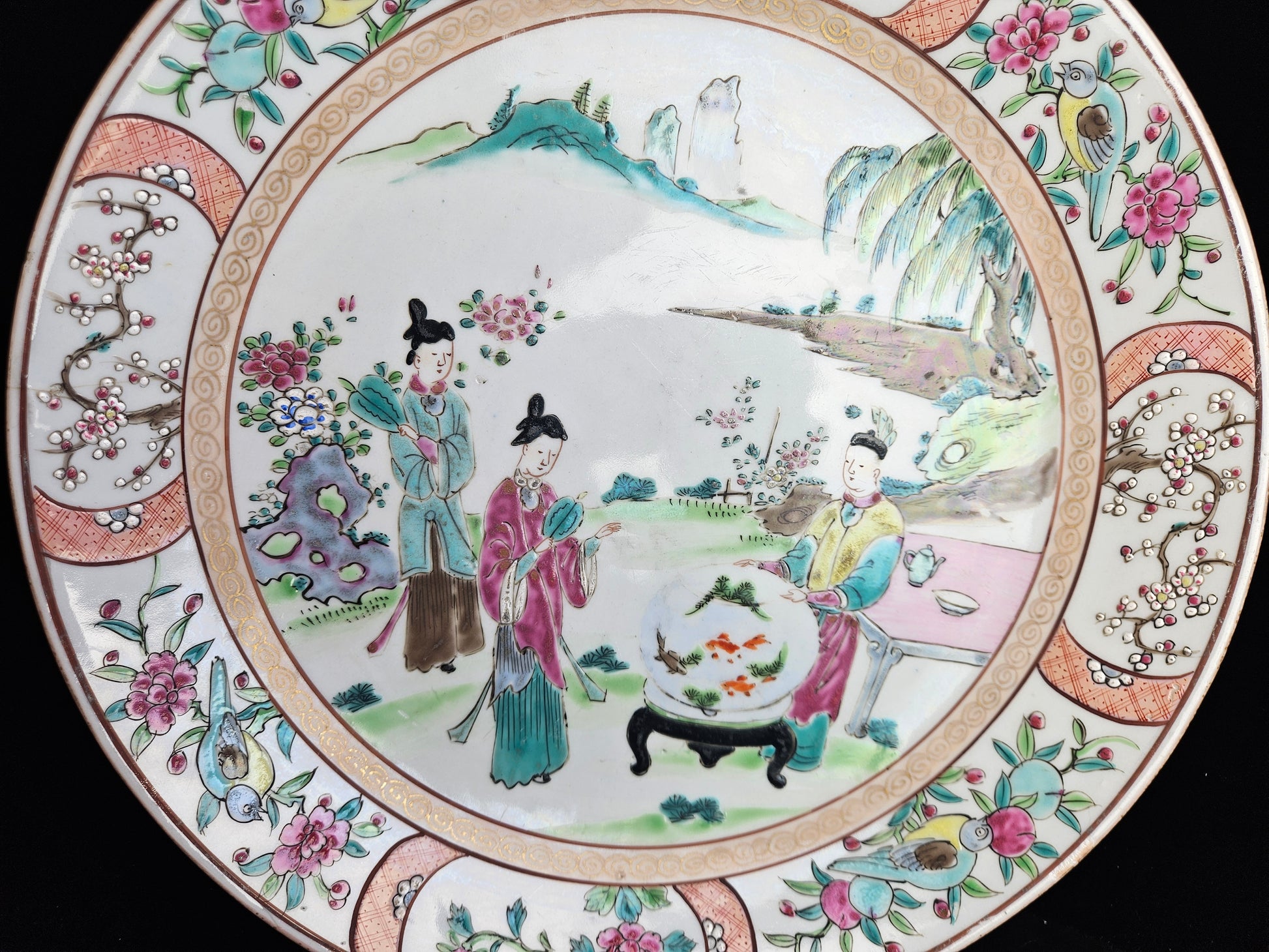 Japans Kutani Wandbord – Handbeschilderd Meiji Porselein met Tuinscène – Ø 30,5 cm - 19 eeuw