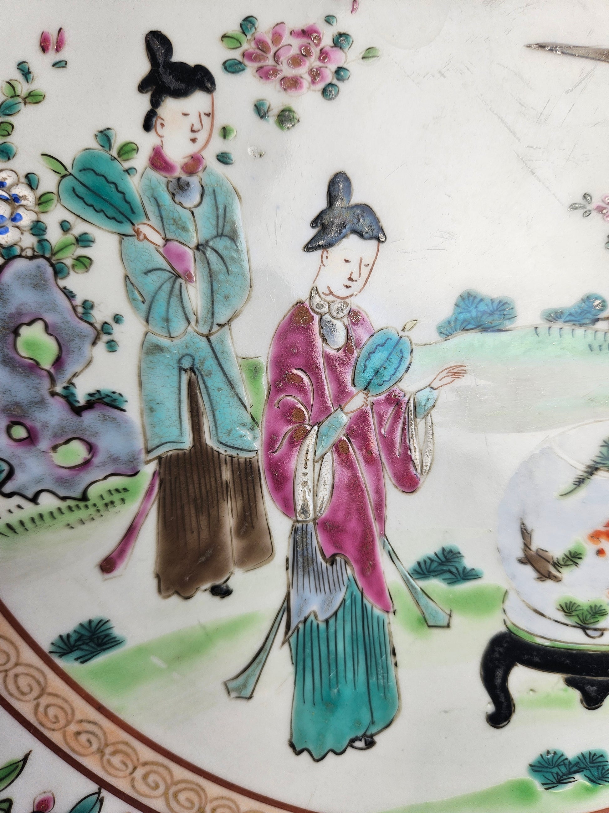 Japans Kutani Wandbord – Handbeschilderd Meiji Porselein met Tuinscène – Ø 30,5 cm - 19 eeuw