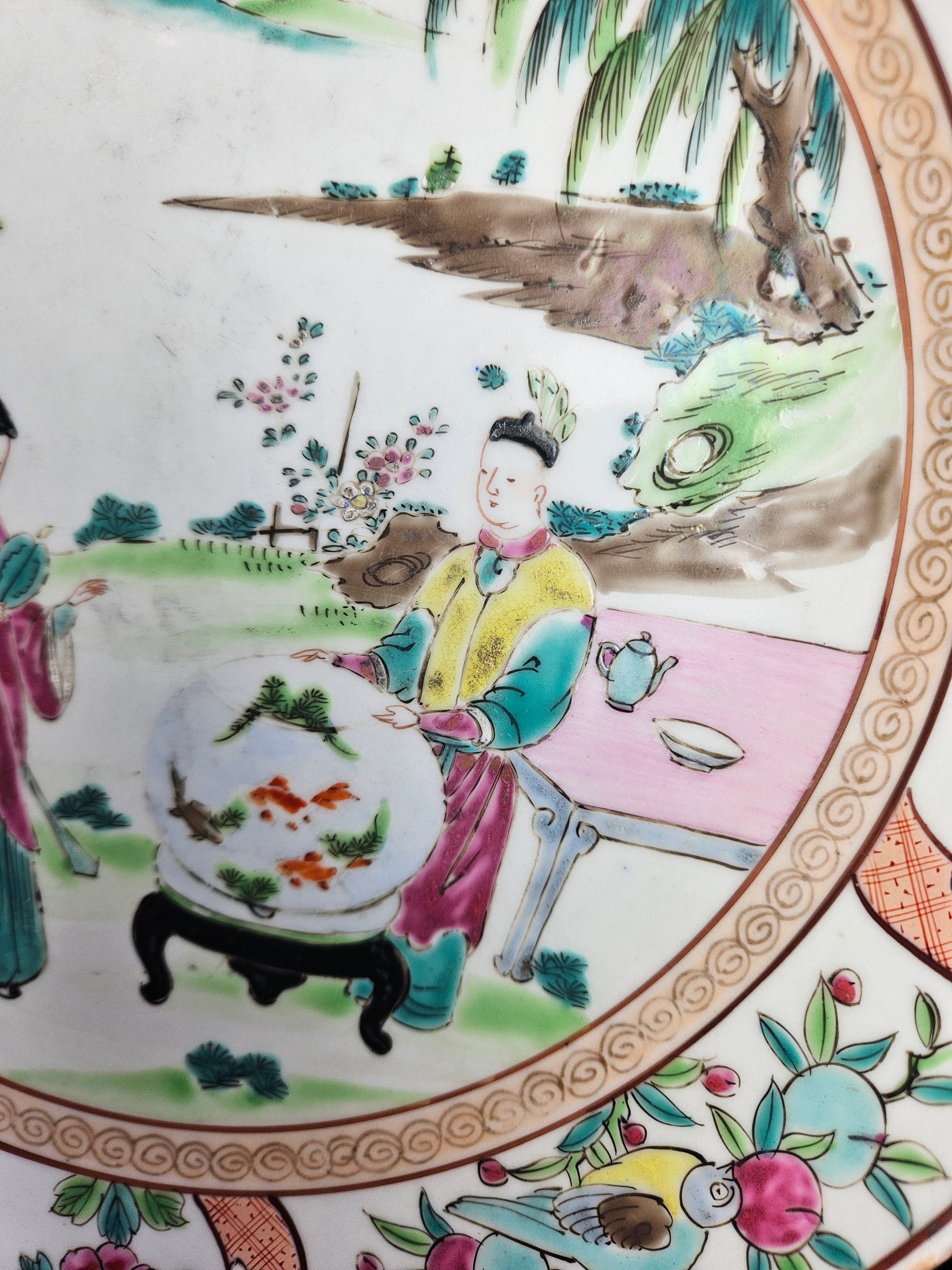 Japans Kutani Wandbord – Handbeschilderd Meiji Porselein met Tuinscène – Ø 30,5 cm - 19 eeuw