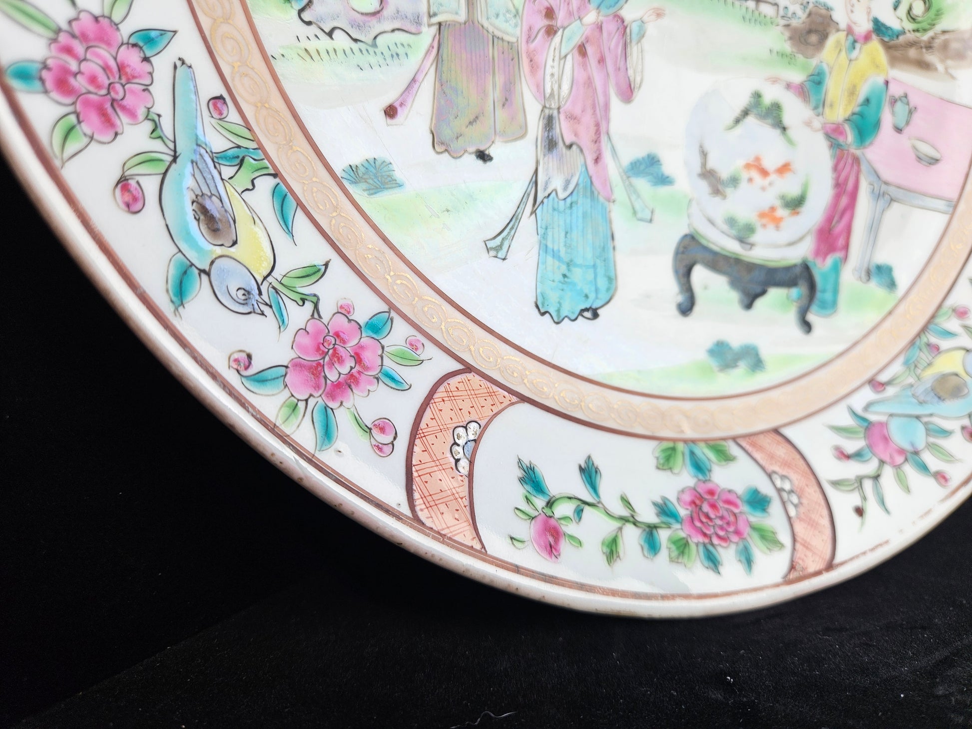 Japans Kutani Wandbord – Handbeschilderd Meiji Porselein met Tuinscène – Ø 30,5 cm - 19 eeuw